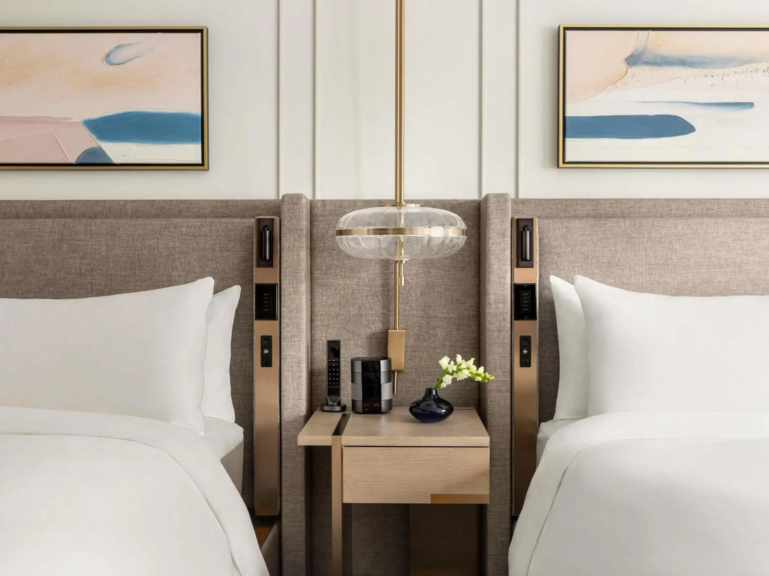 Junior Suite with Two Queen Beds and Lake View in Fairmont Château Lake Louise Junior Suite with Two Queen Beds and Lake View in Fairmont Château Lake Louise