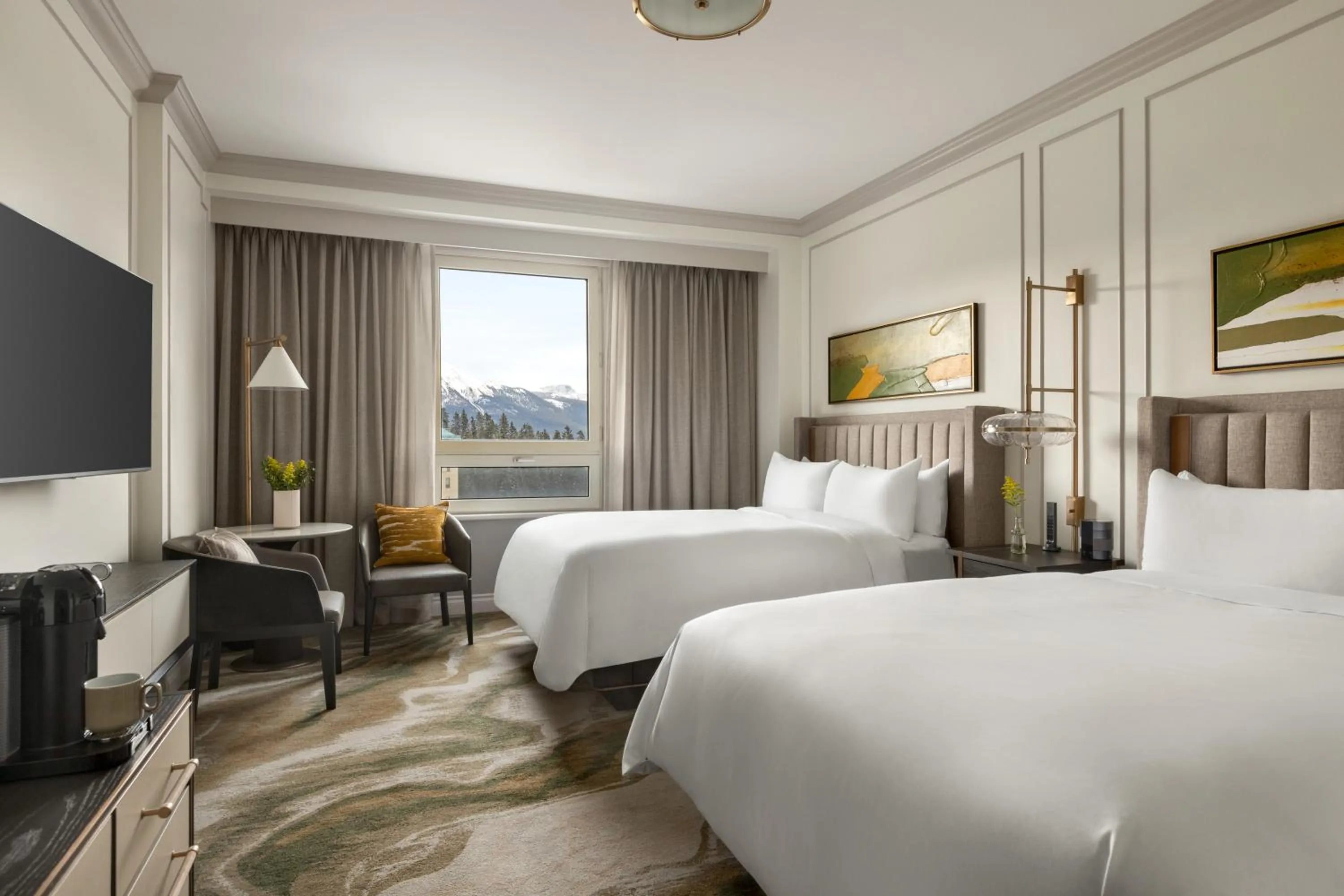 Bed in Fairmont Château Lake Louise