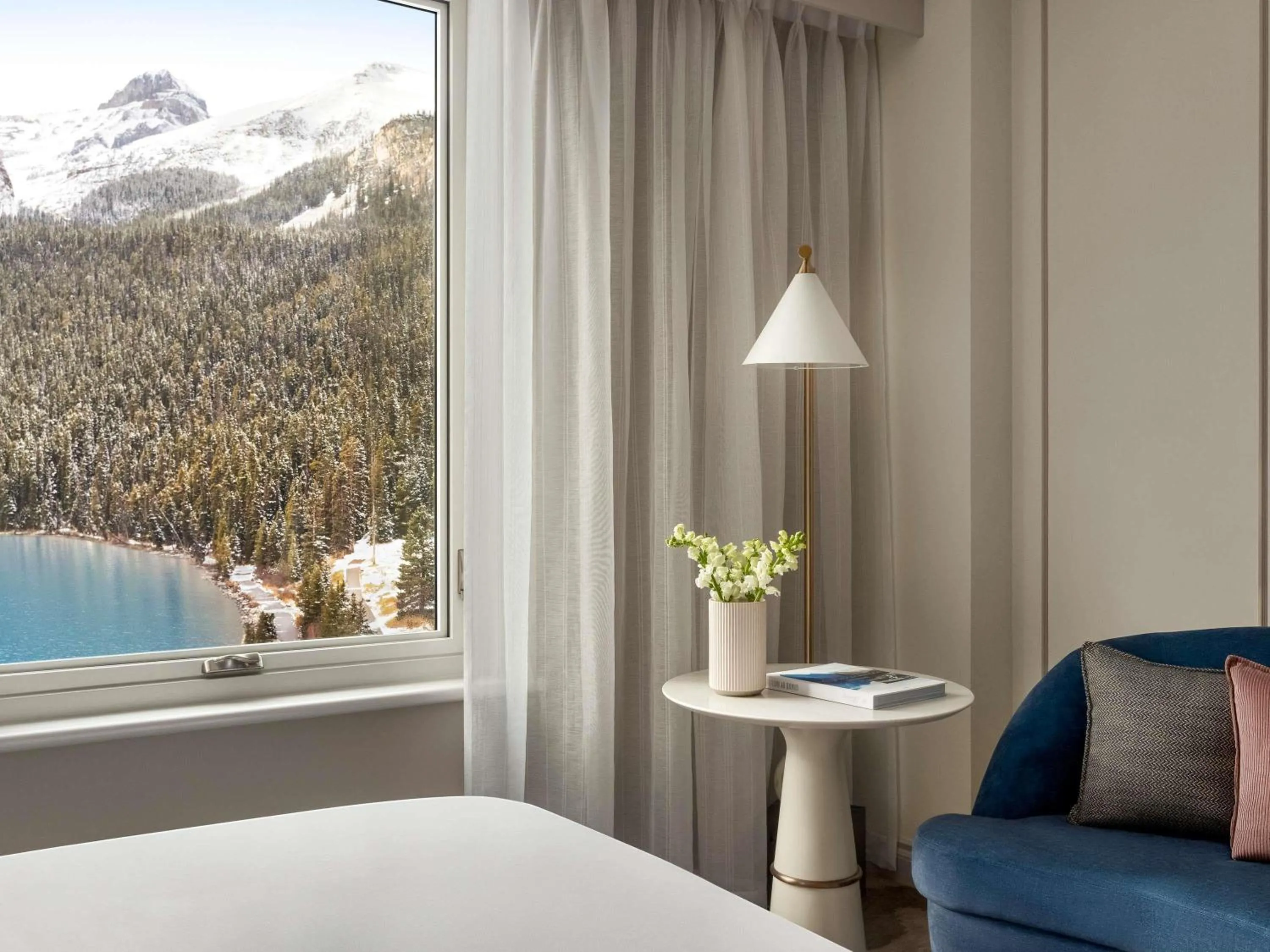 Bedroom, Bed in Fairmont Château Lake Louise