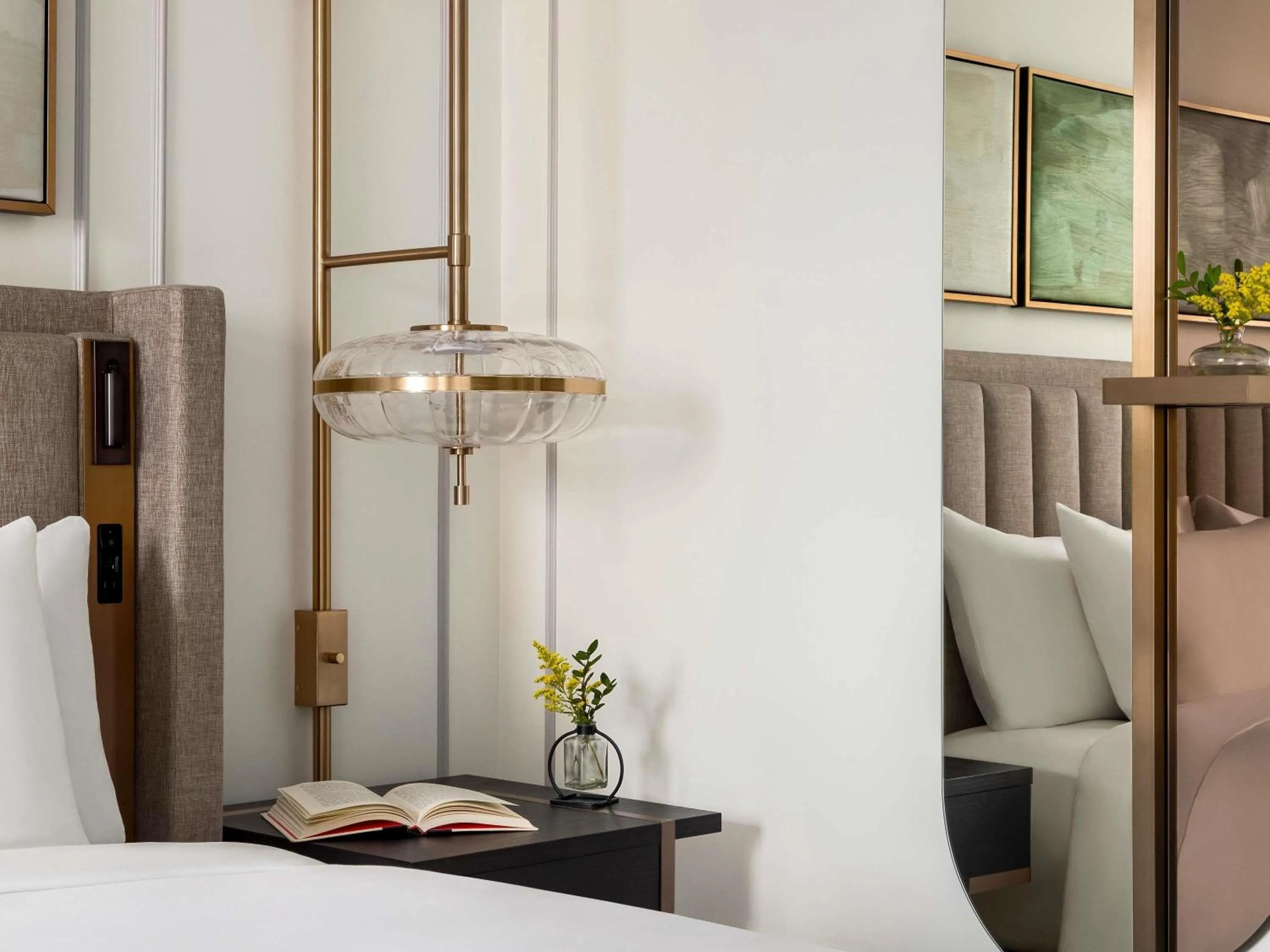 Bedroom, Bed in Fairmont Château Lake Louise