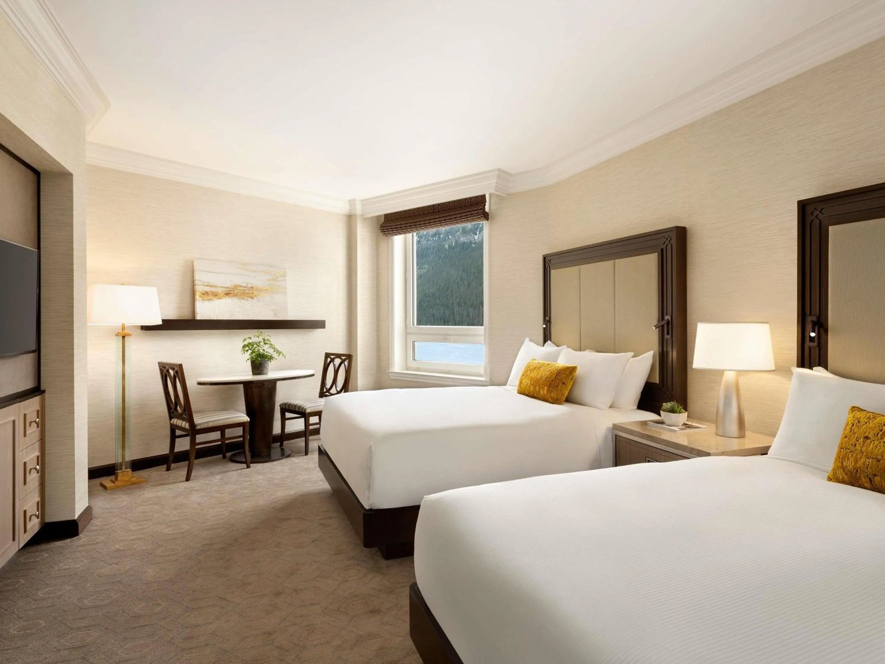 Bedroom, Bed in Fairmont Château Lake Louise