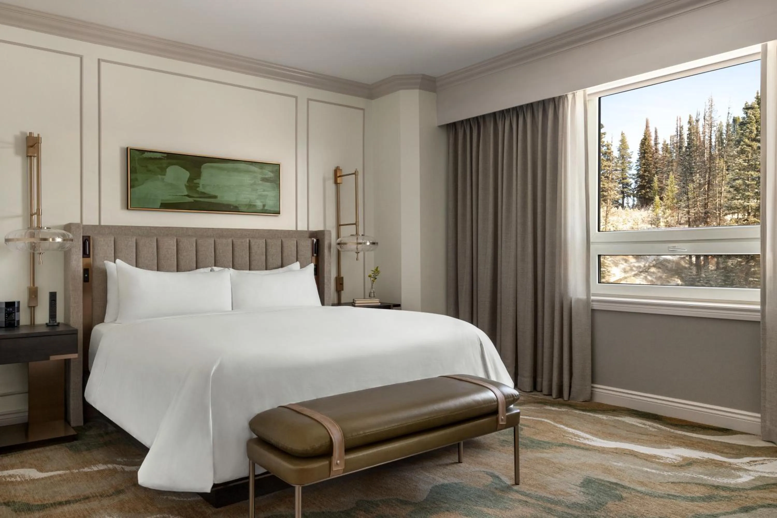 Bed in Fairmont Château Lake Louise