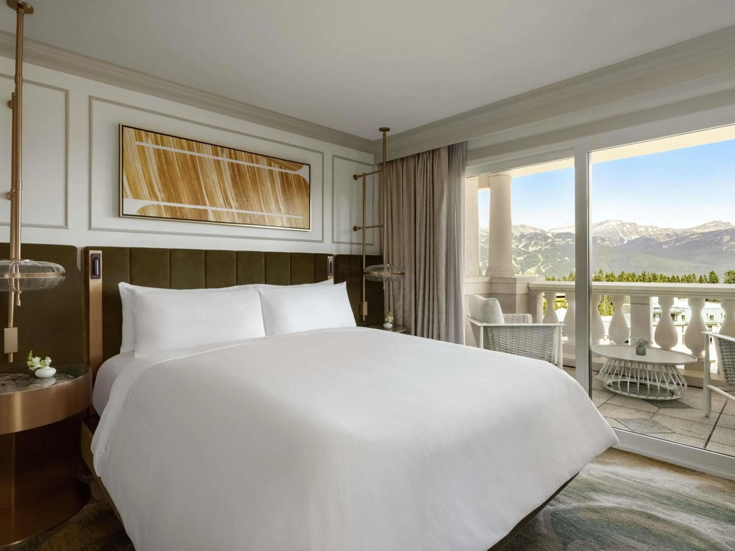 Bedroom, Bed in Fairmont Château Lake Louise