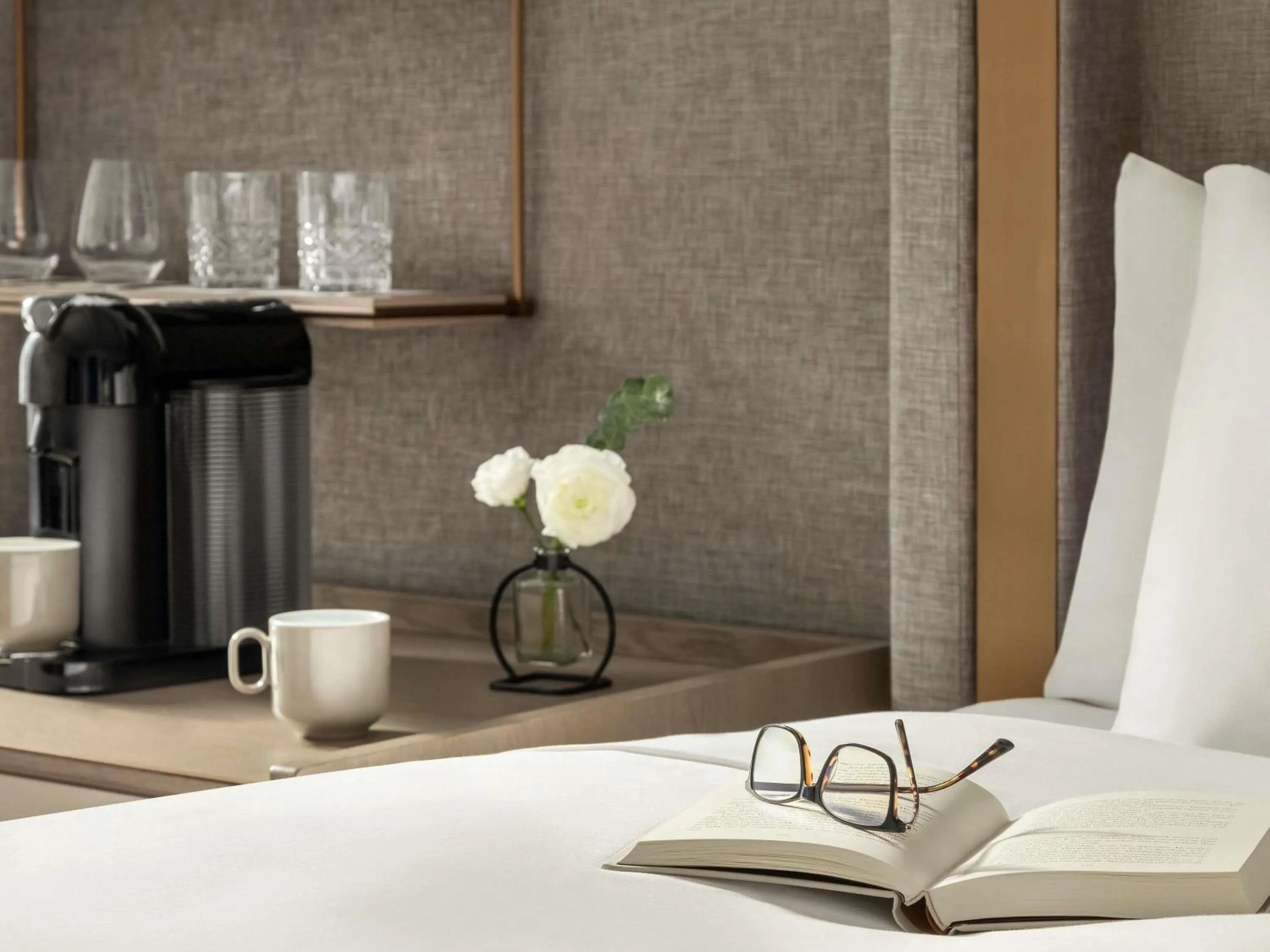 Bedroom, Bed in Fairmont Château Lake Louise