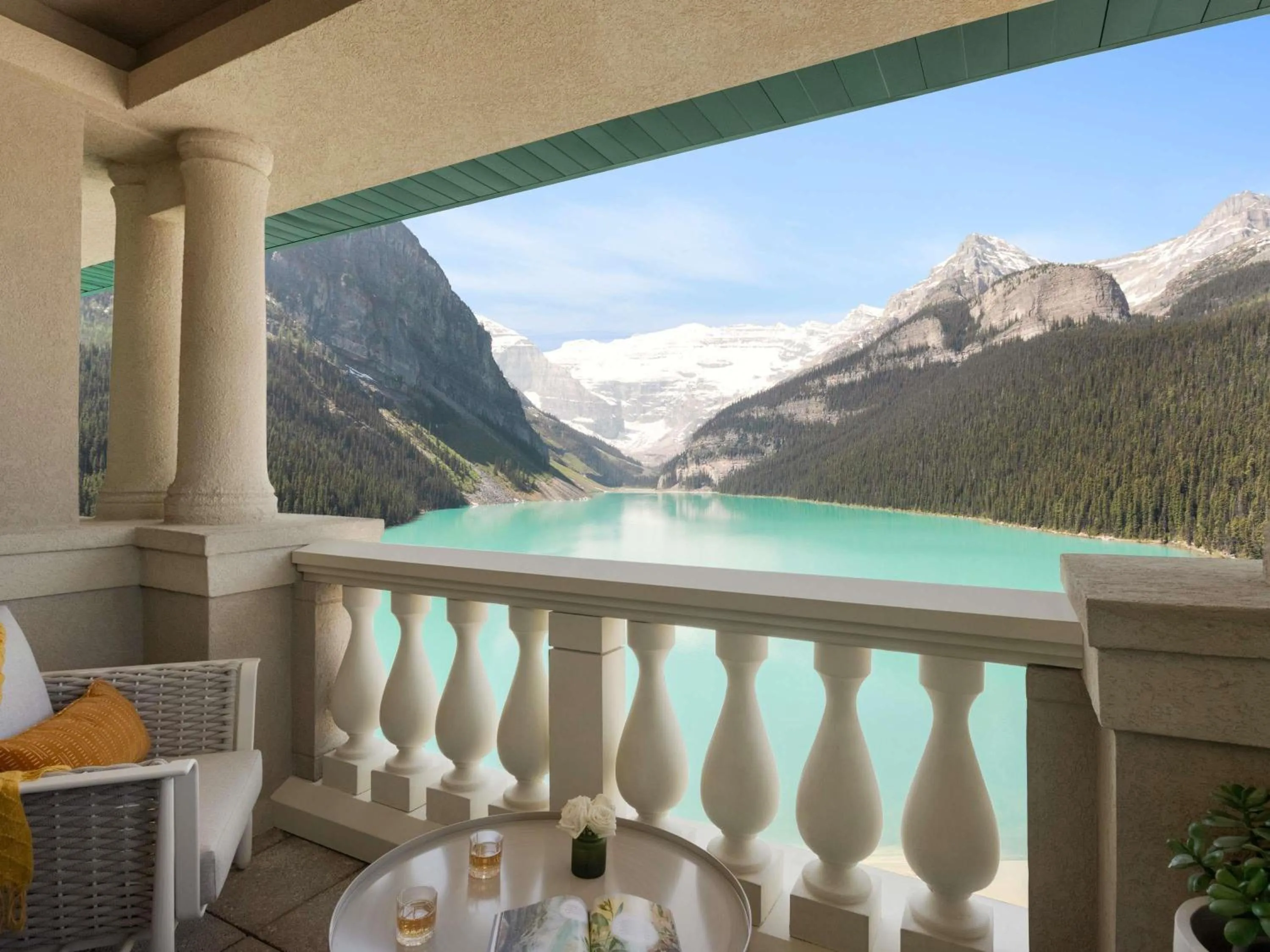 Bedroom in Fairmont Château Lake Louise