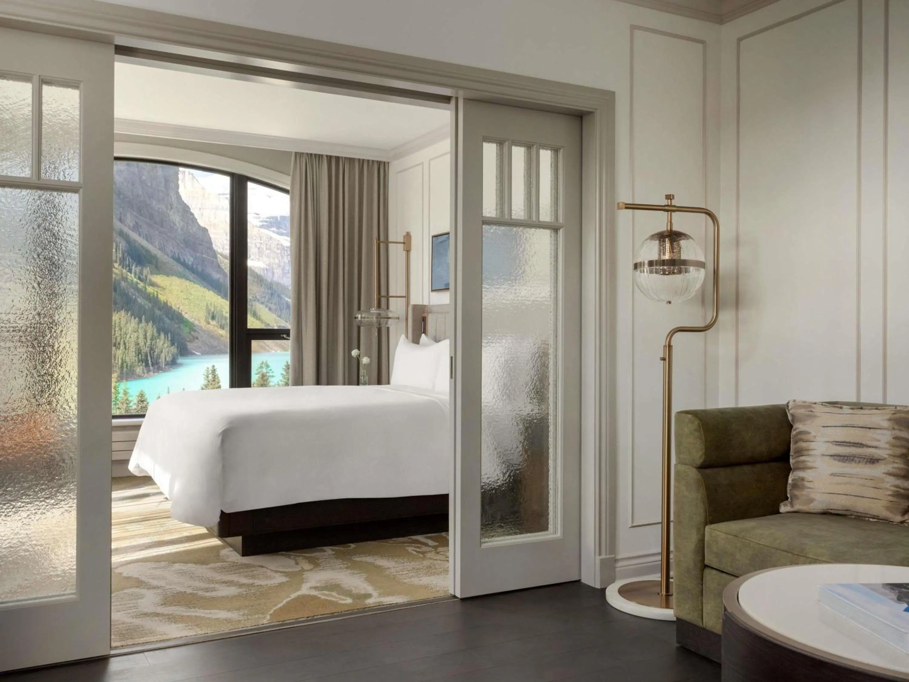 Bedroom, Bed in Fairmont Château Lake Louise