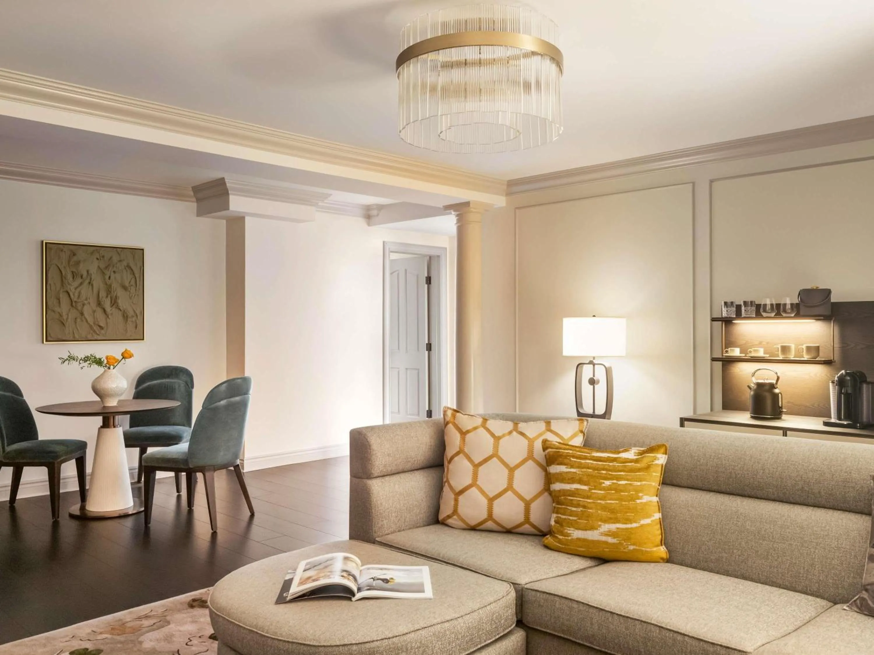 Bedroom in Fairmont Château Lake Louise