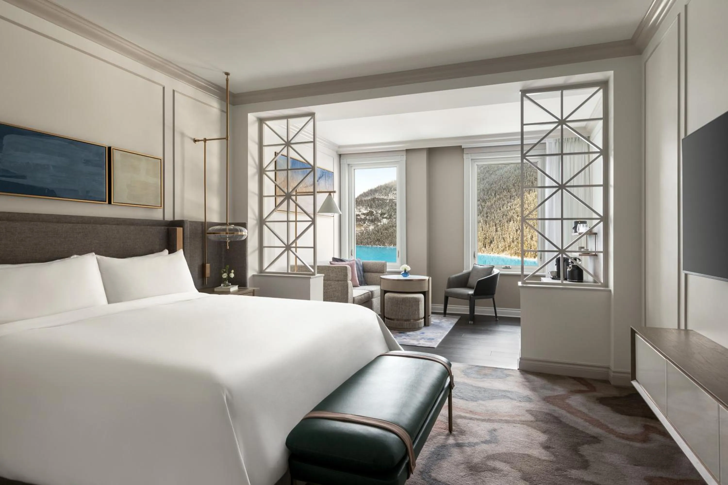 Bed in Fairmont Château Lake Louise