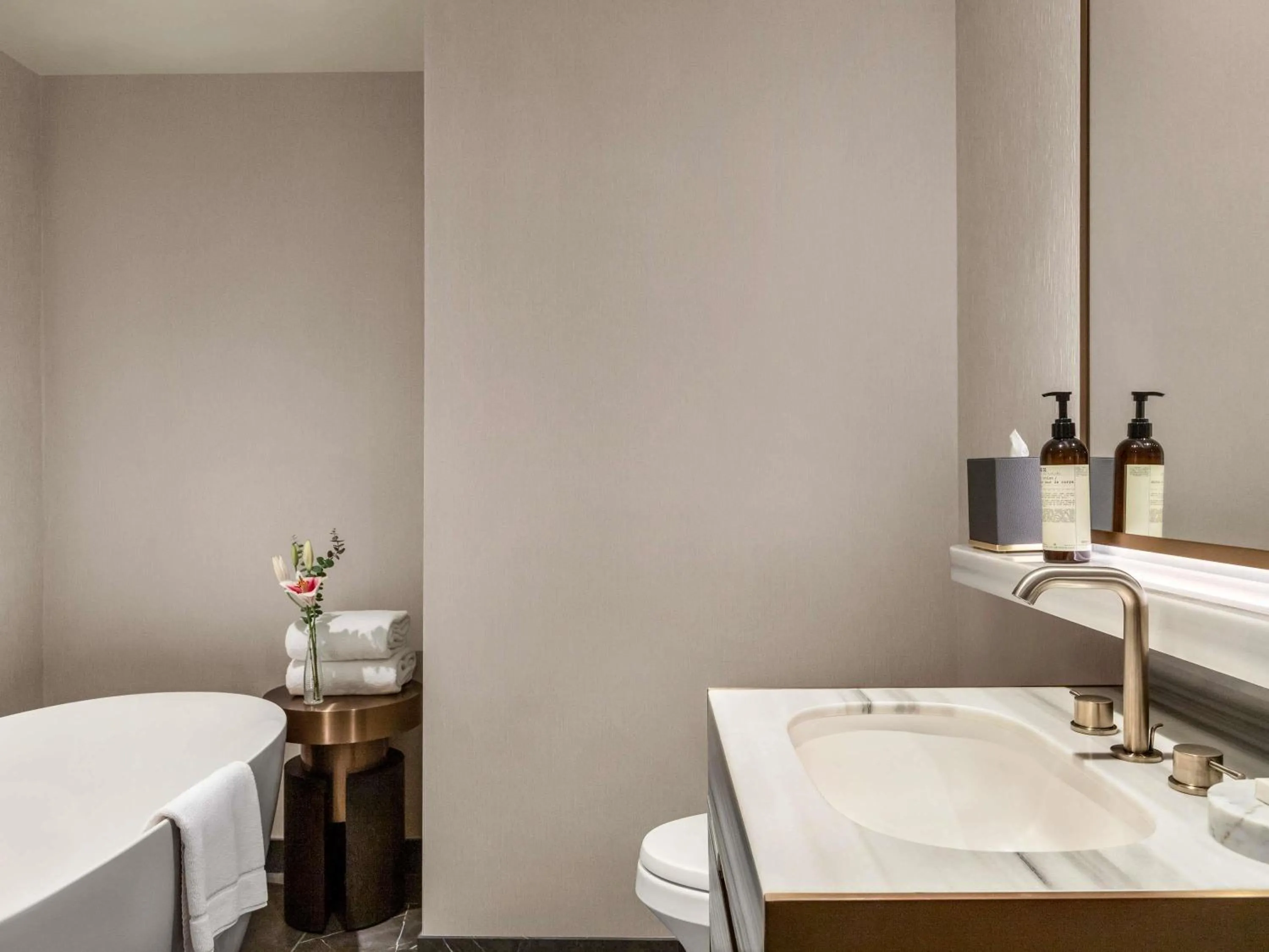 Bedroom in Fairmont Château Lake Louise