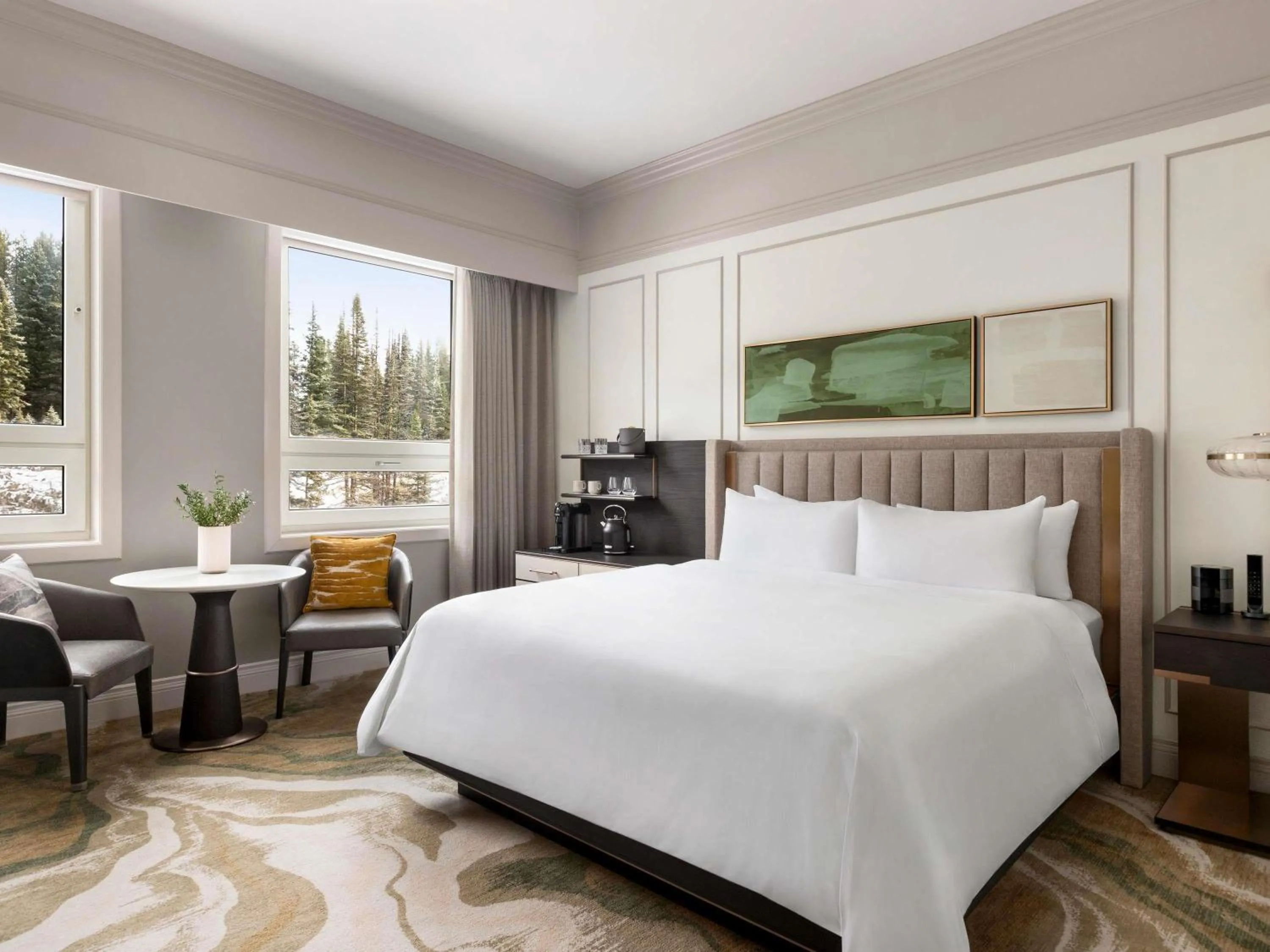 Bedroom, Bed in Fairmont Château Lake Louise