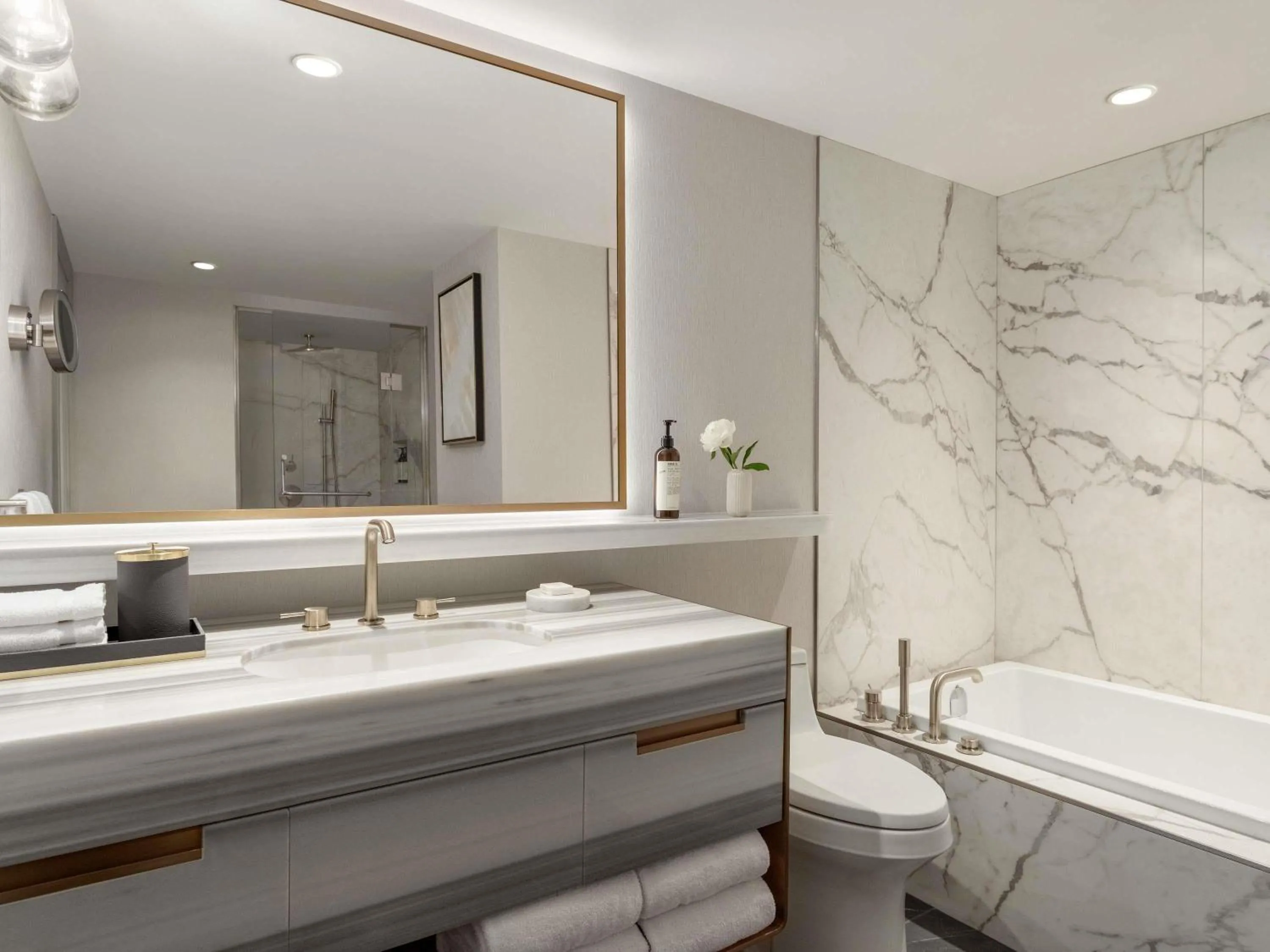 Bedroom in Fairmont Château Lake Louise