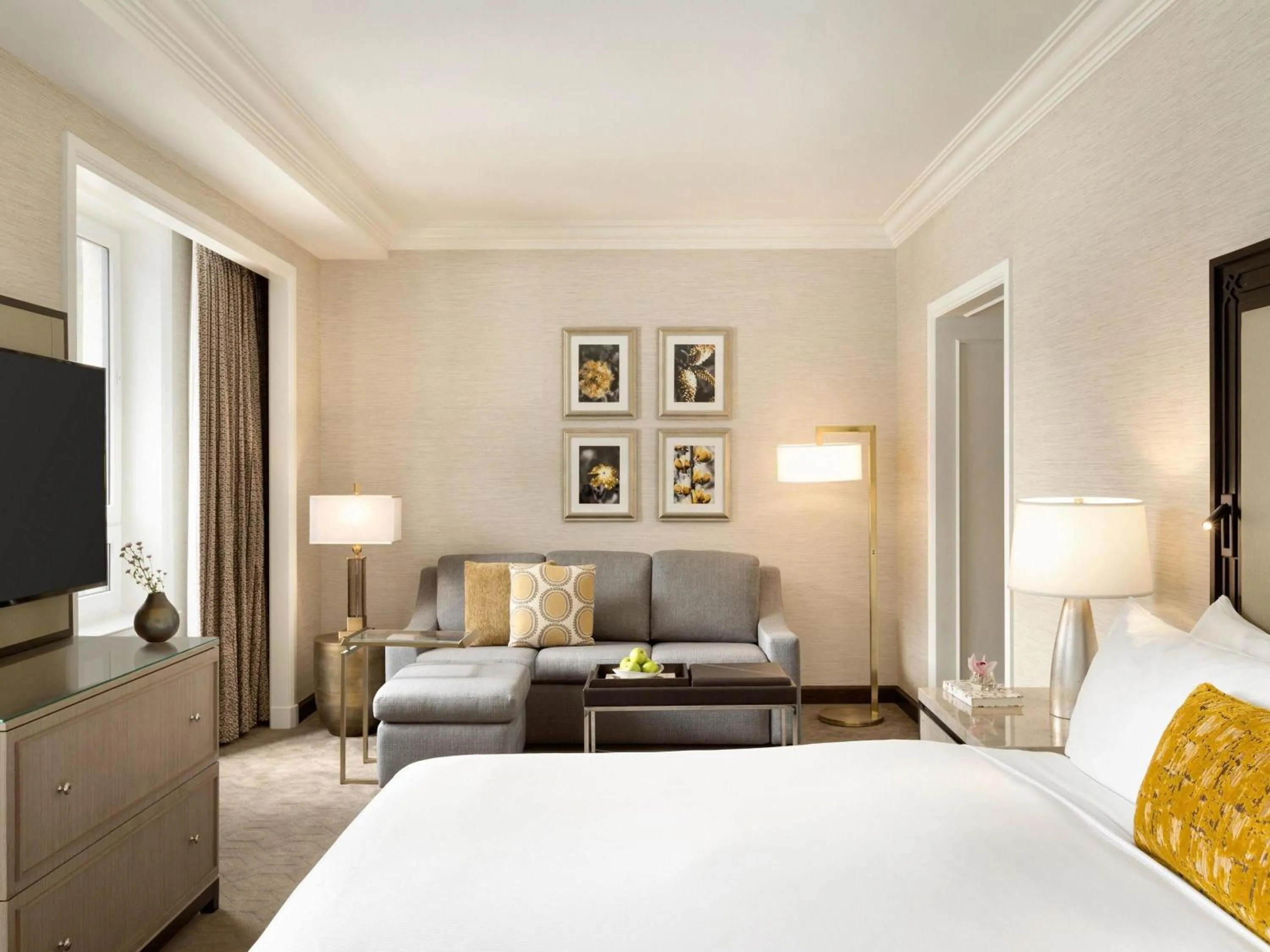 Bedroom, Bed in Fairmont Château Lake Louise