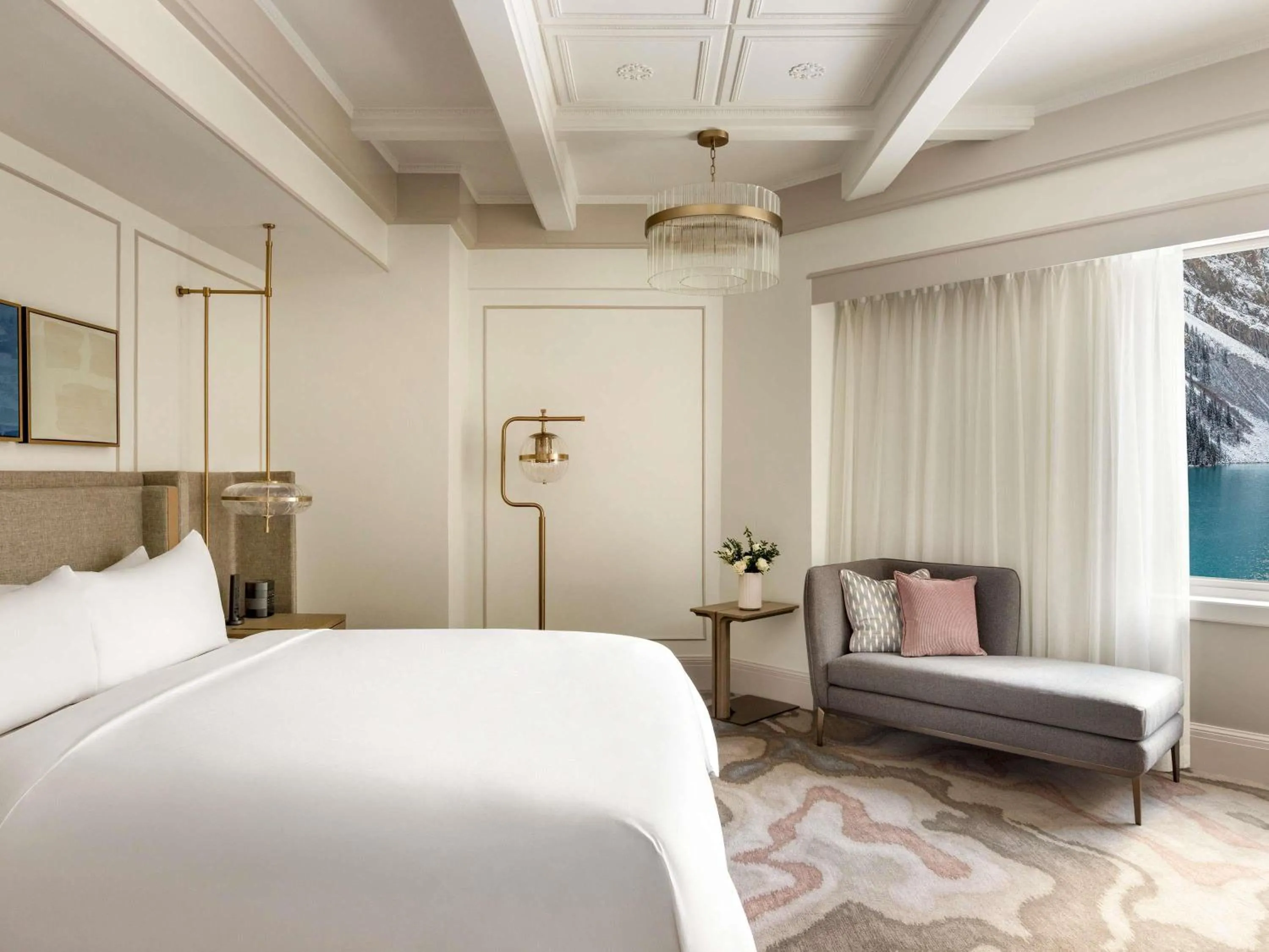 Bedroom, Bed in Fairmont Château Lake Louise