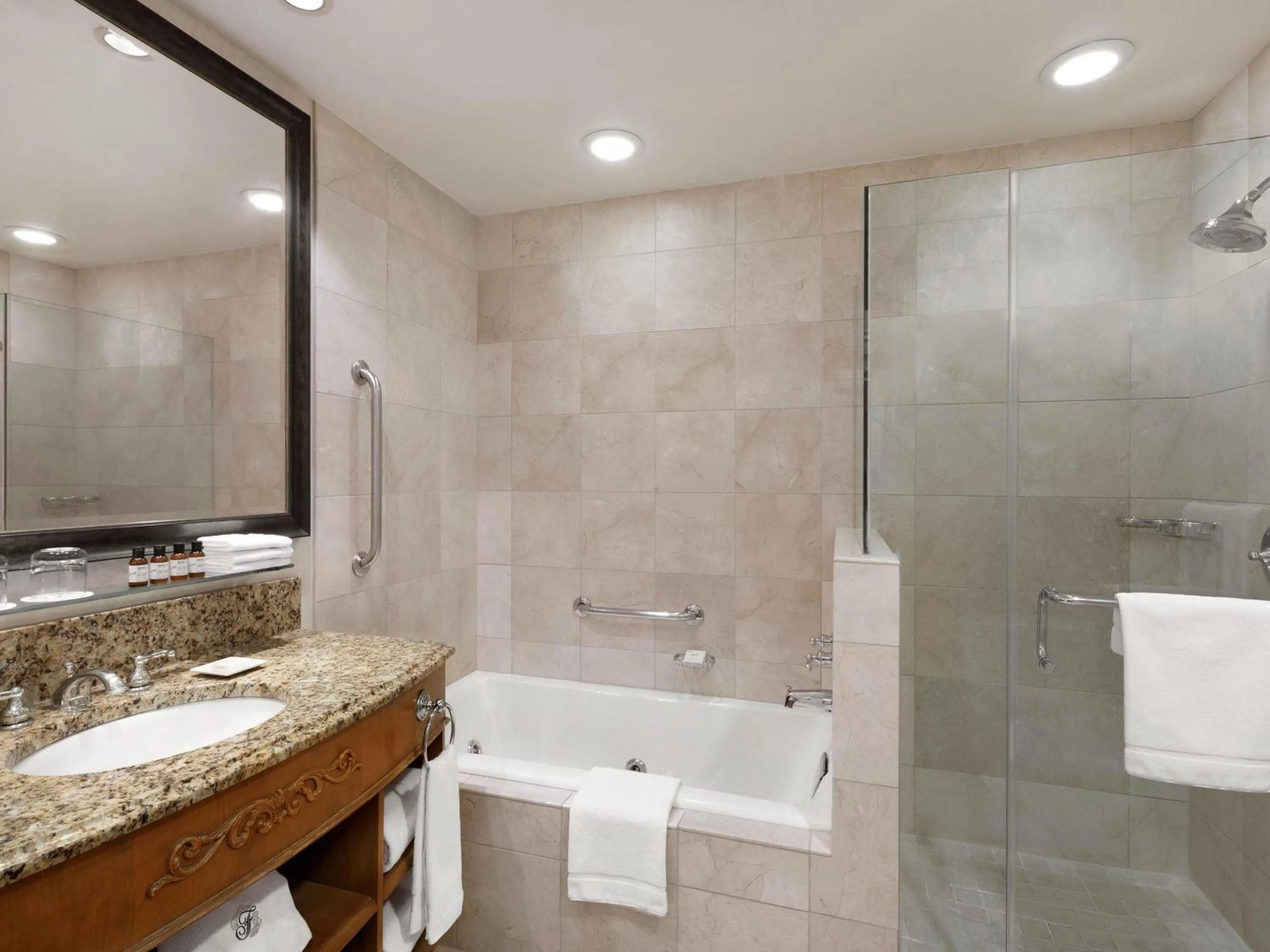 Bedroom in Fairmont Château Lake Louise