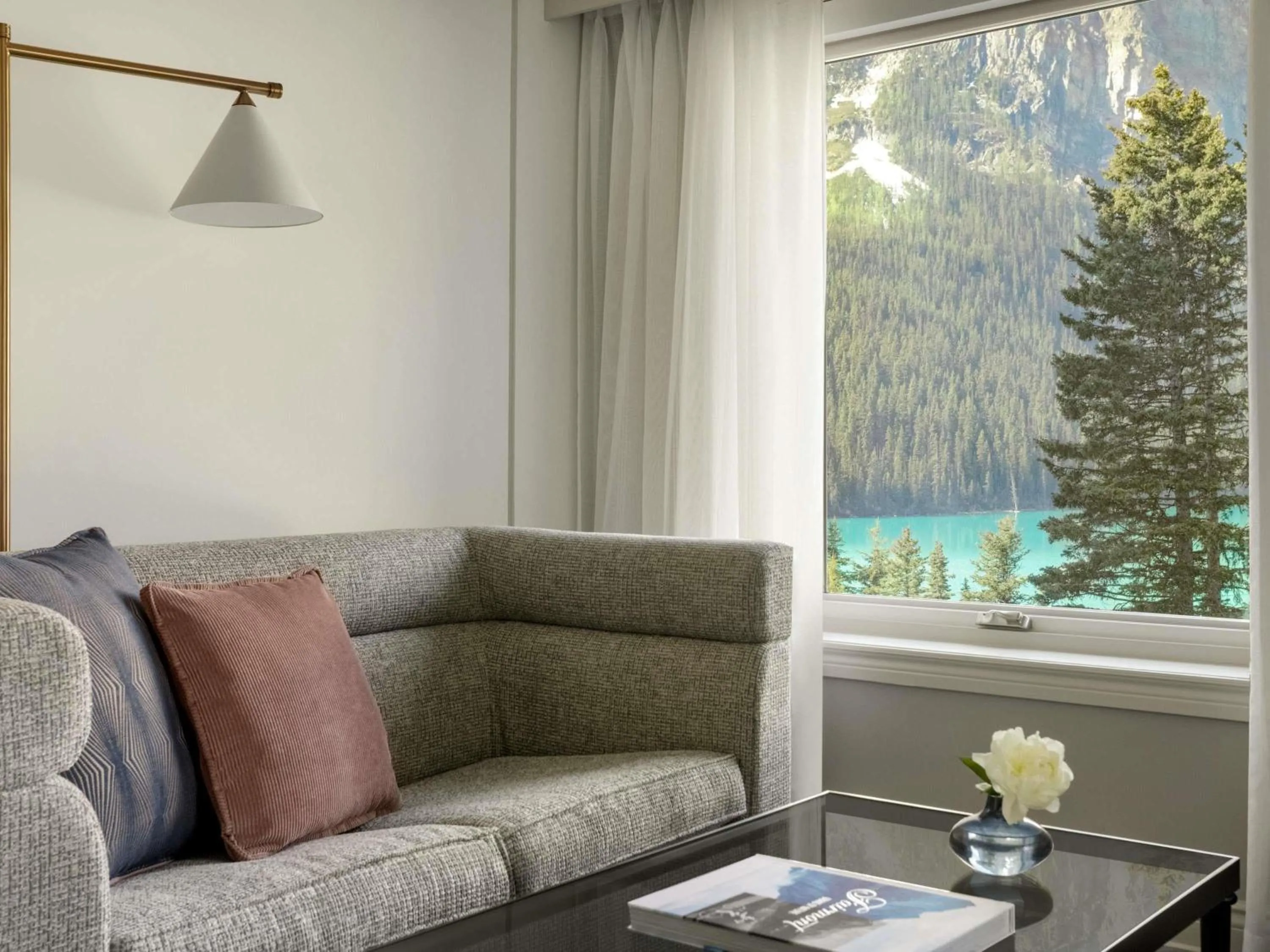 Bedroom in Fairmont Château Lake Louise