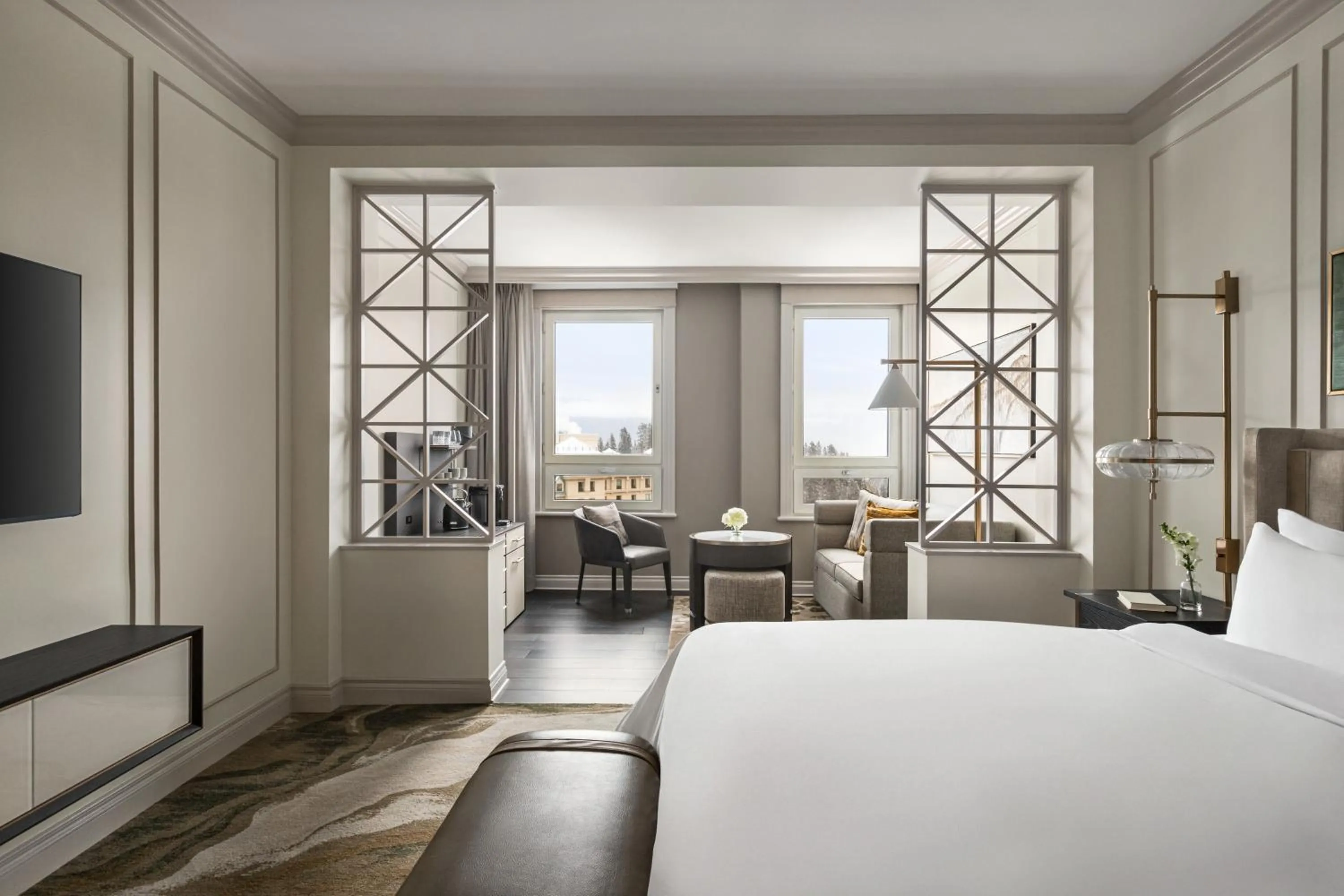 Bed in Fairmont Château Lake Louise