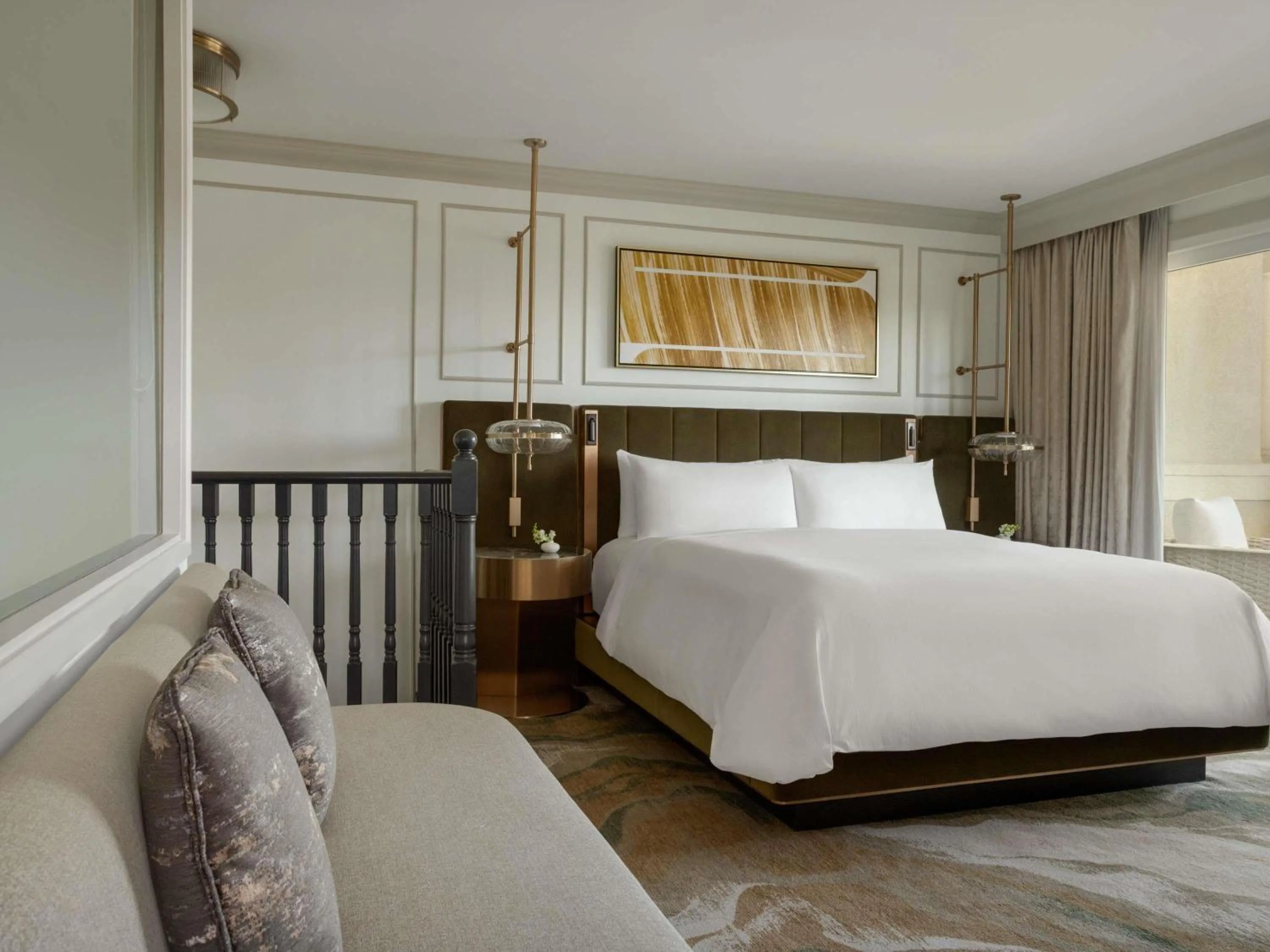 Bedroom, Bed in Fairmont Château Lake Louise