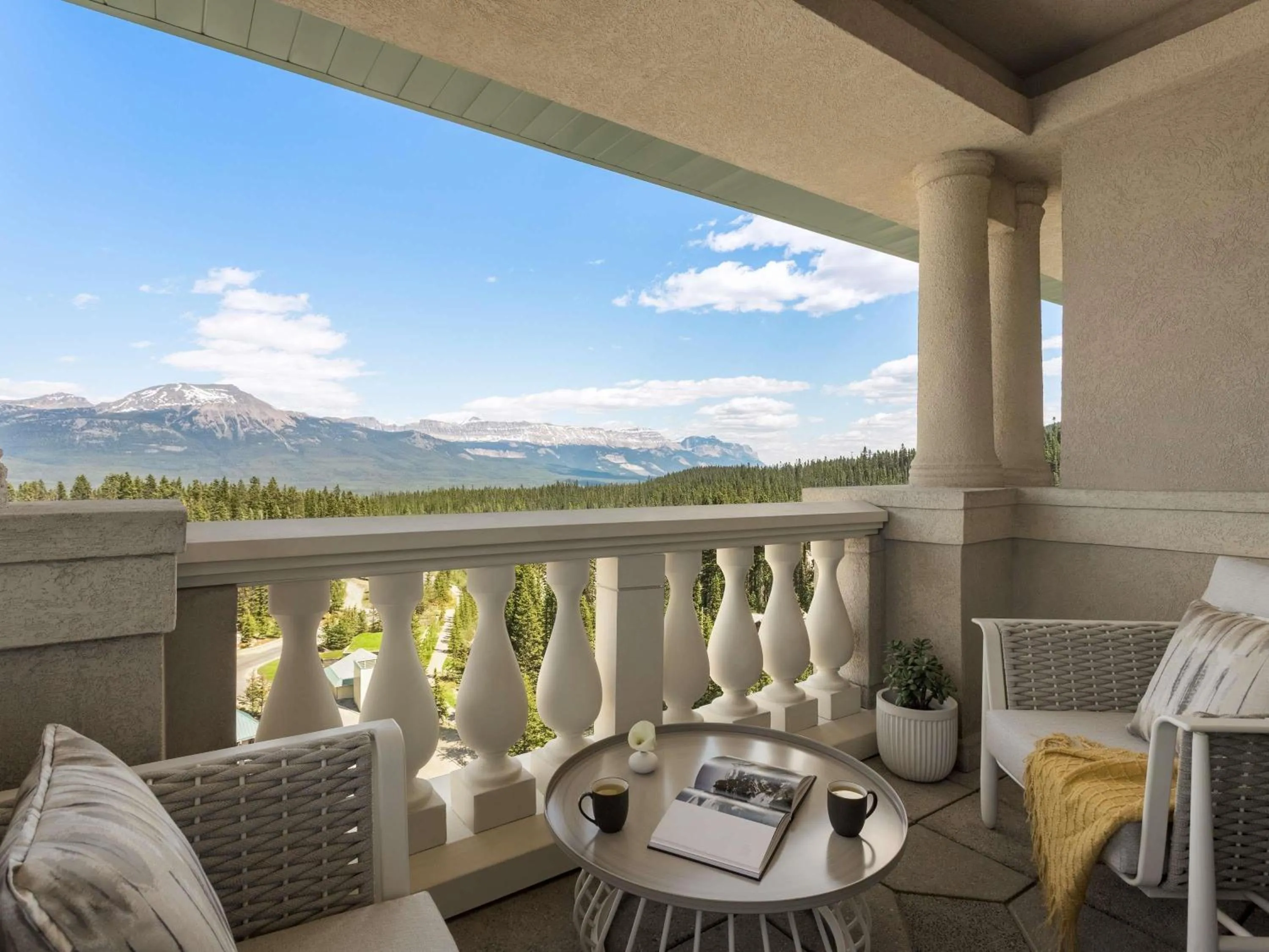 Bedroom in Fairmont Château Lake Louise