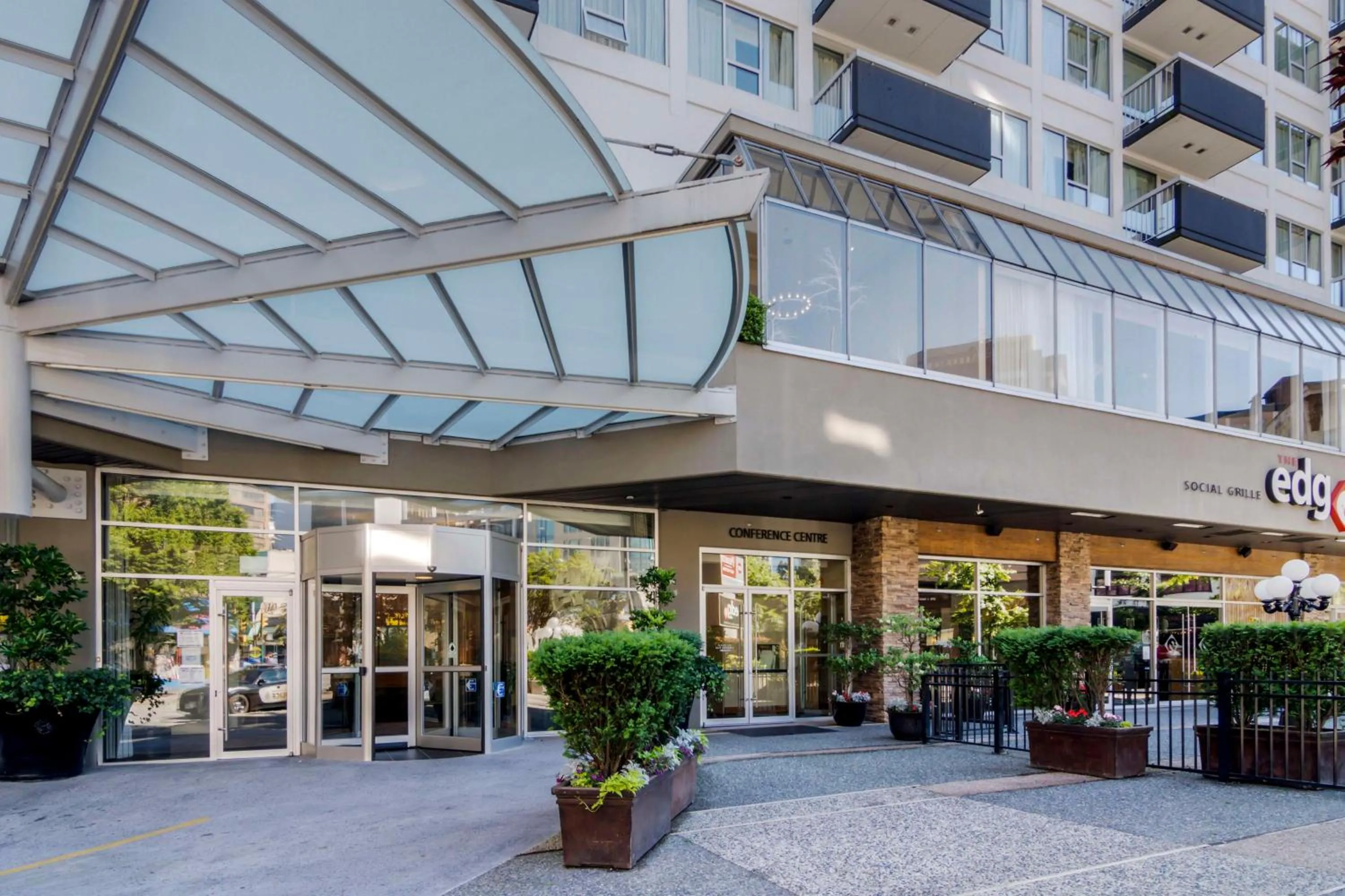 Property building in Best Western Premier Chateau Granville Hotel & Suites & Conference Centre