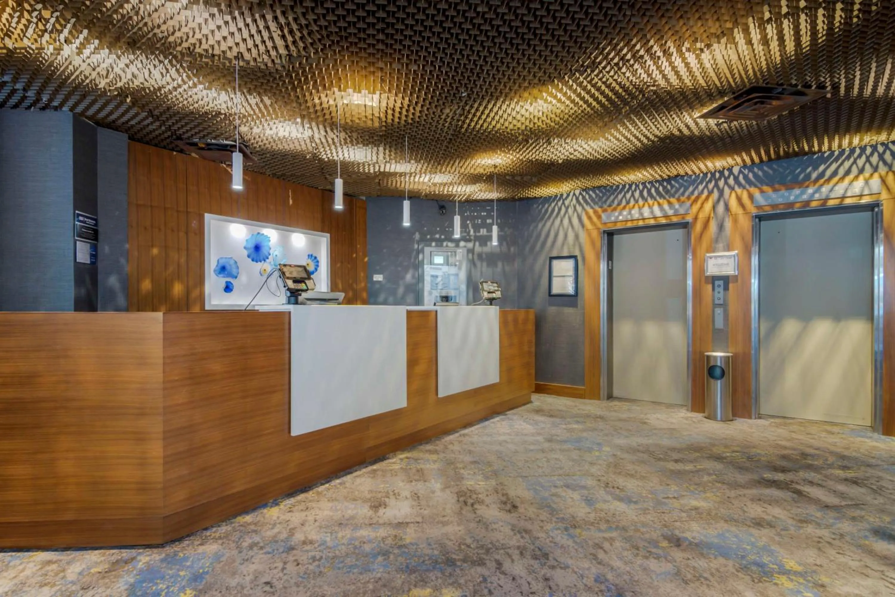 Lobby or reception in Best Western Premier Chateau Granville Hotel & Suites & Conference Centre