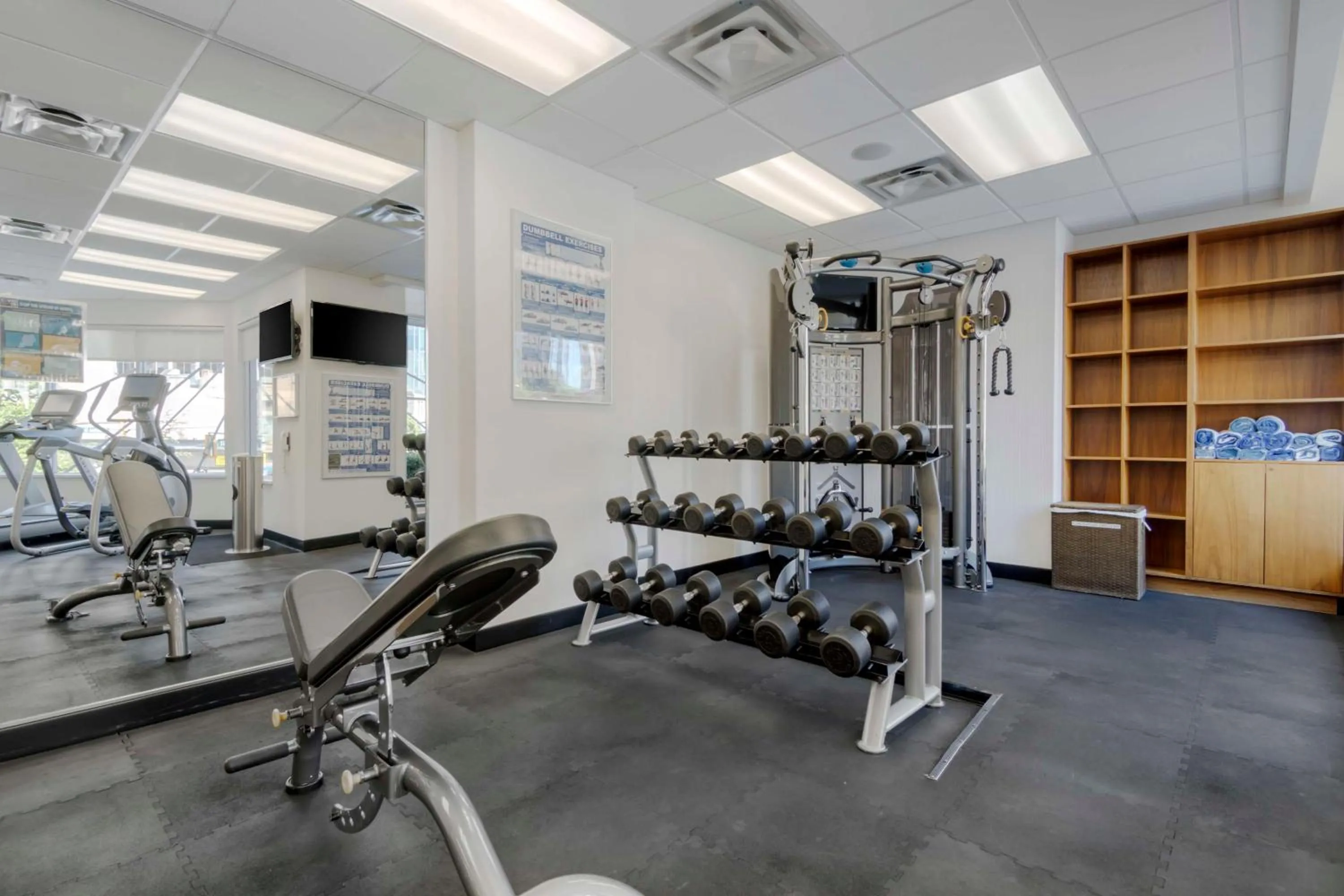 Fitness centre/facilities in Best Western Premier Chateau Granville Hotel & Suites & Conference Centre