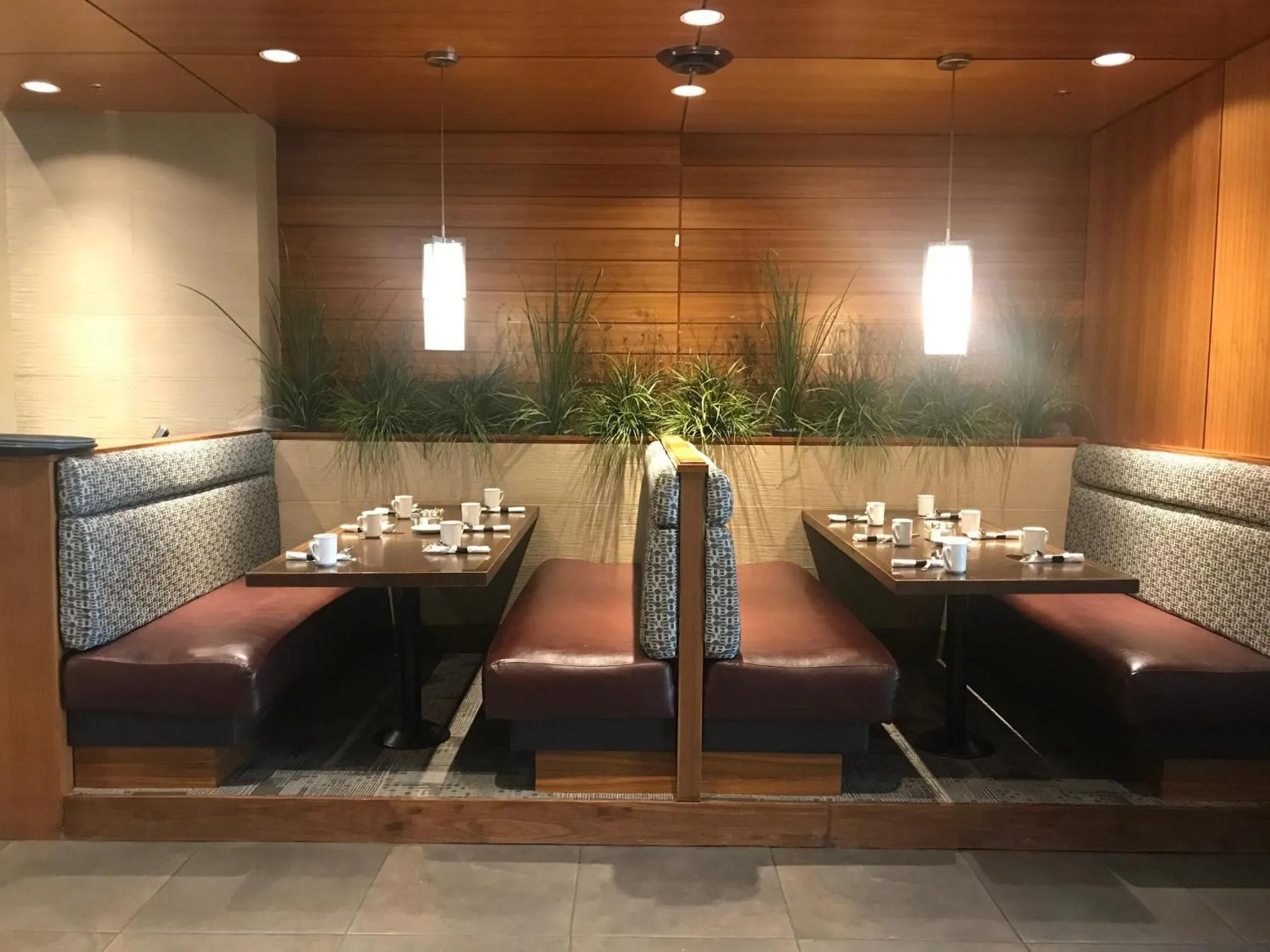 Restaurant/places to eat in Best Western Premier Chateau Granville Hotel & Suites & Conference Centre