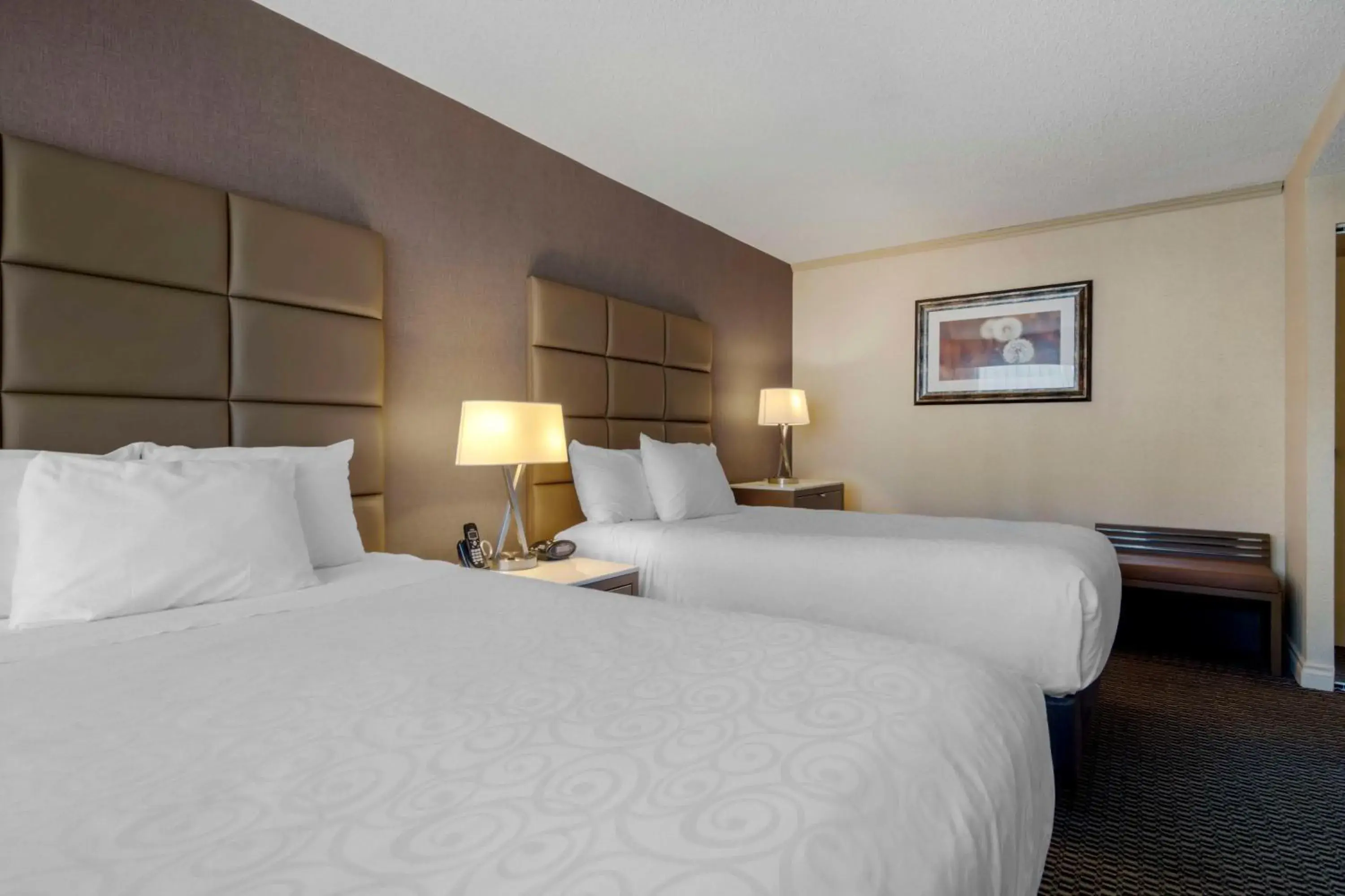 Bedroom, Bed in Best Western Premier Chateau Granville Hotel & Suites & Conference Centre Bedroom, Bed in Best Western Premier Chateau Granville Hotel & Suites & Conference Centre