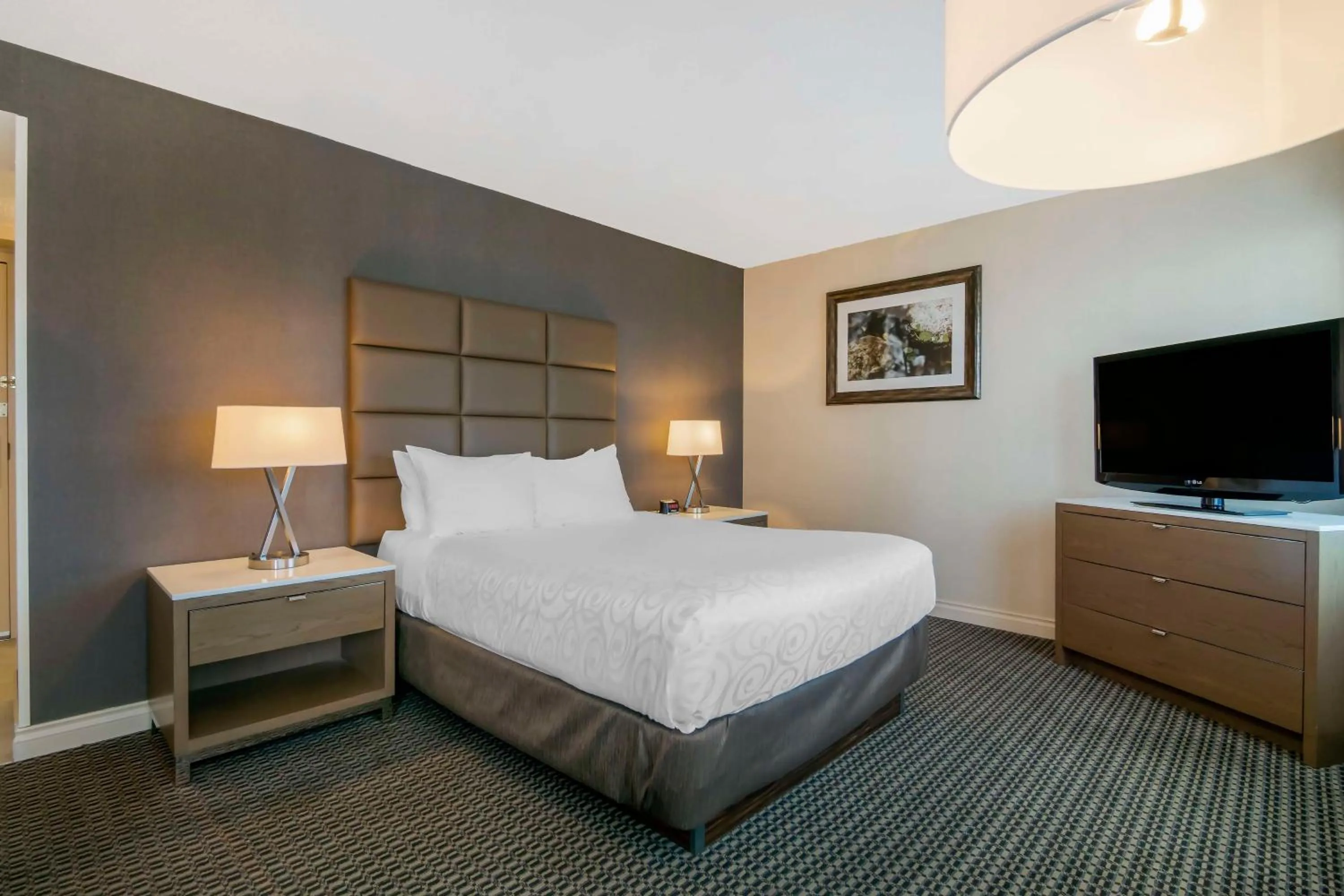 Bedroom, Bed in Best Western Premier Chateau Granville Hotel & Suites & Conference Centre