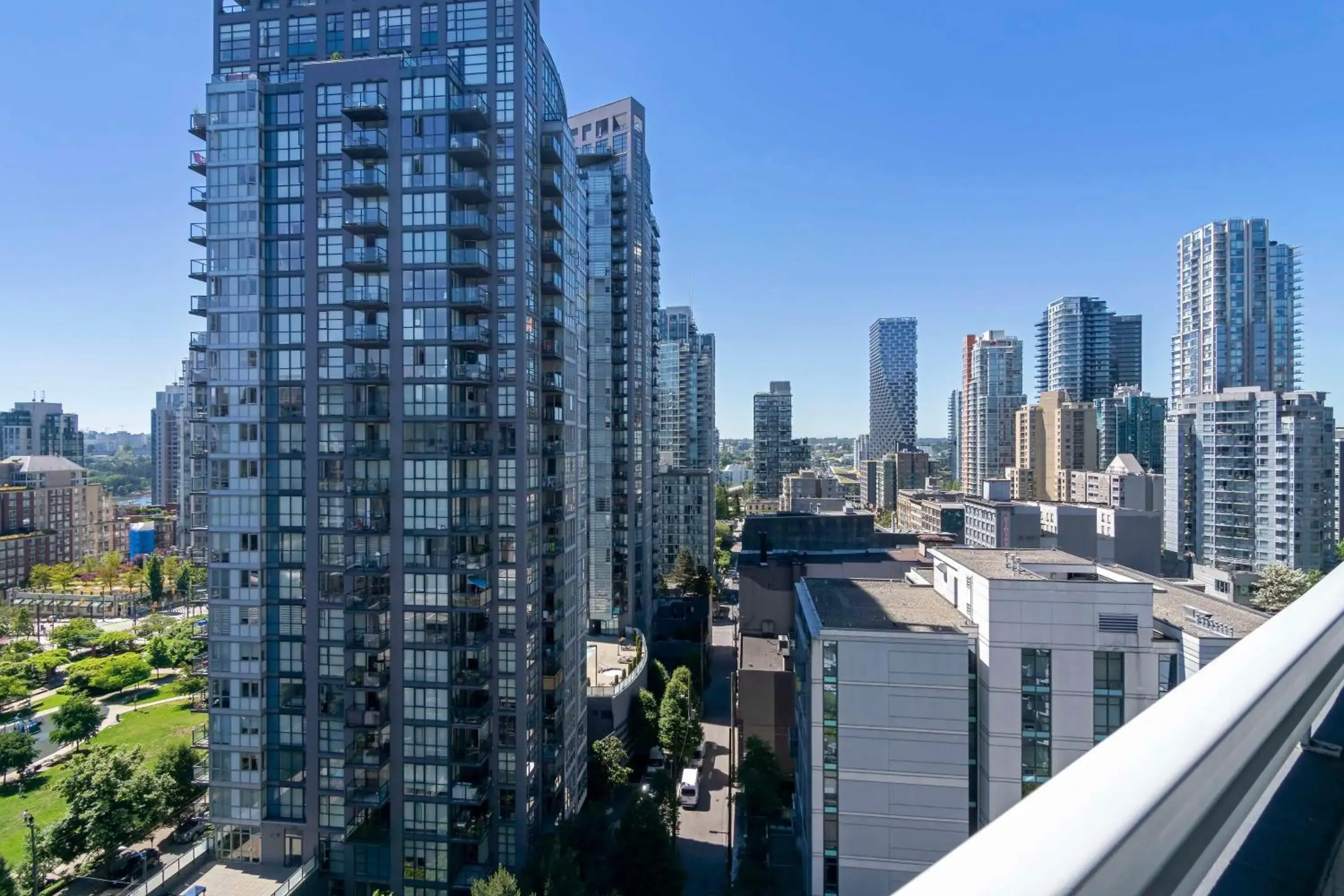 Property building in Best Western Premier Chateau Granville Hotel & Suites & Conference Centre Property building in Best Western Premier Chateau Granville Hotel & Suites & Conference Centre