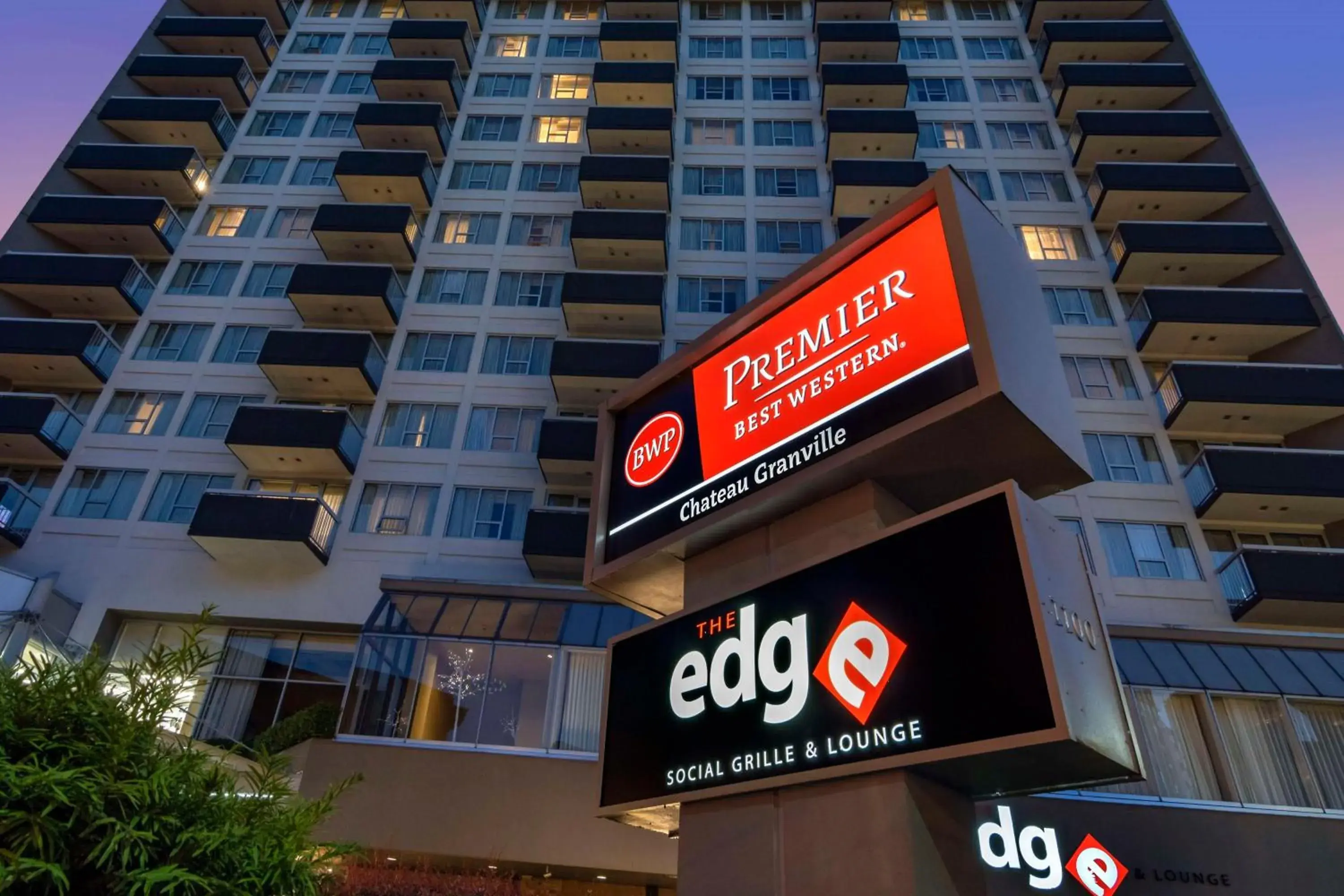 Property building in Best Western Premier Chateau Granville Hotel & Suites & Conference Centre Property building in Best Western Premier Chateau Granville Hotel & Suites & Conference Centre