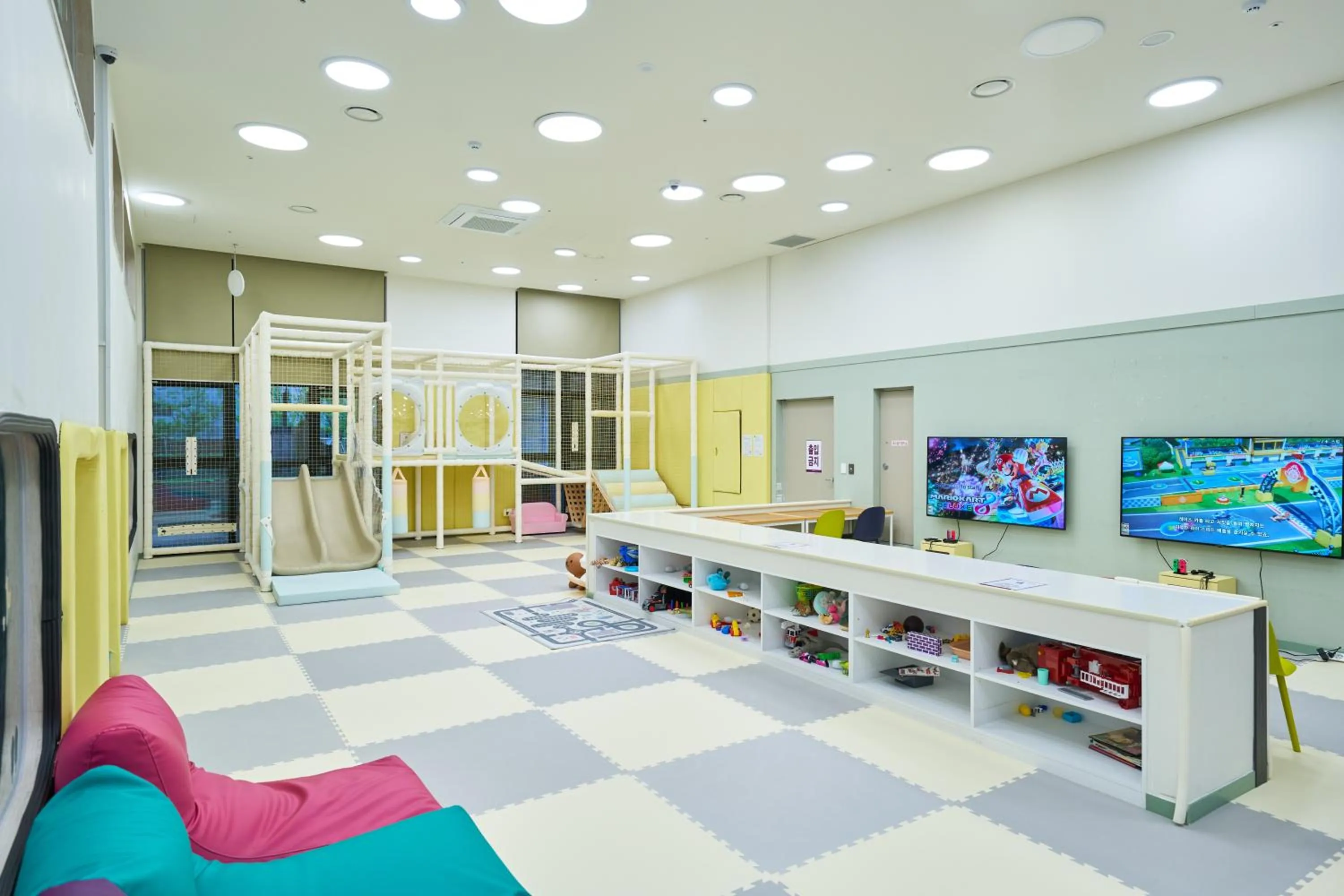 Kids's club in Chestertons Sokcho
