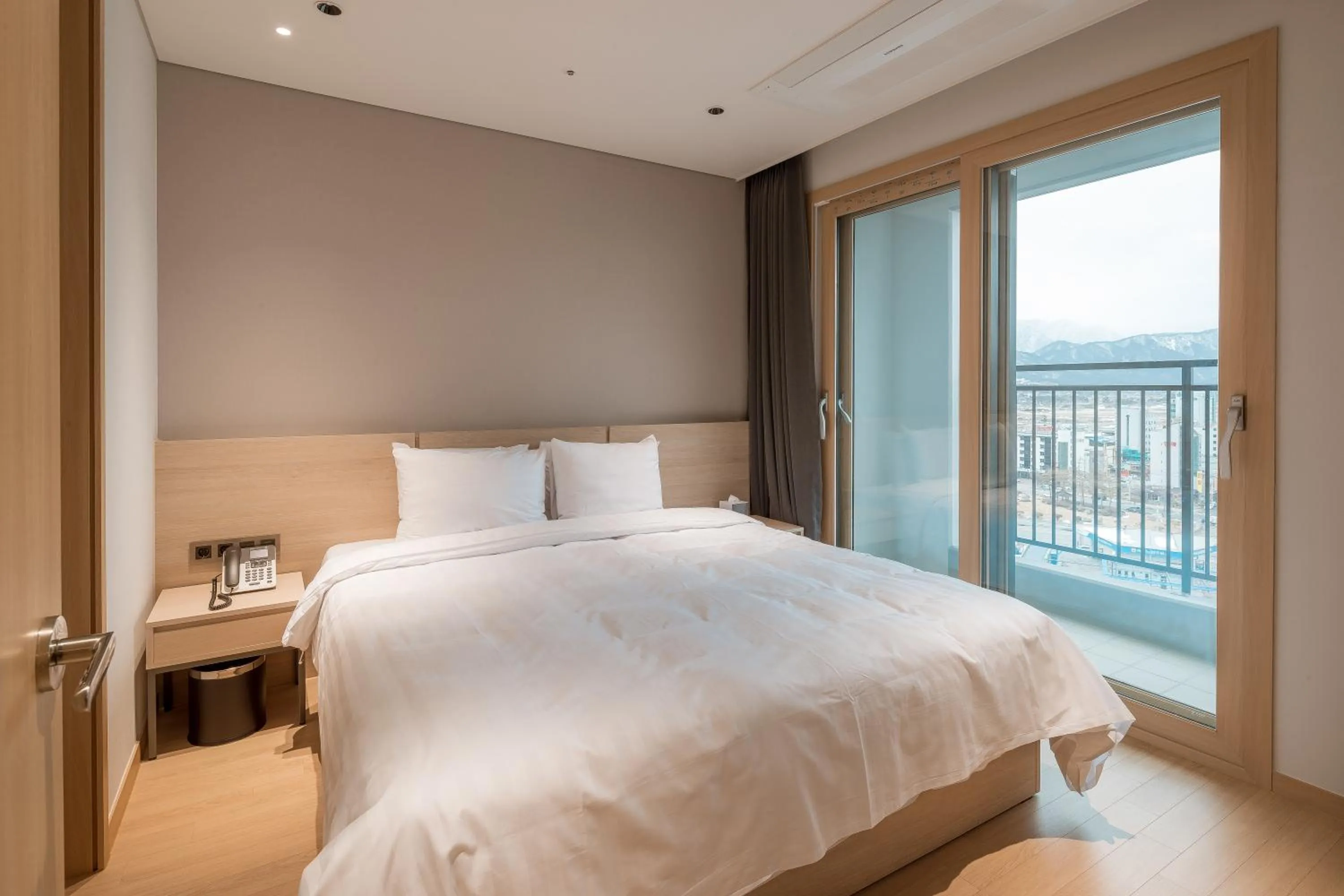 Photo of the whole room, Bed in Chestertons Sokcho