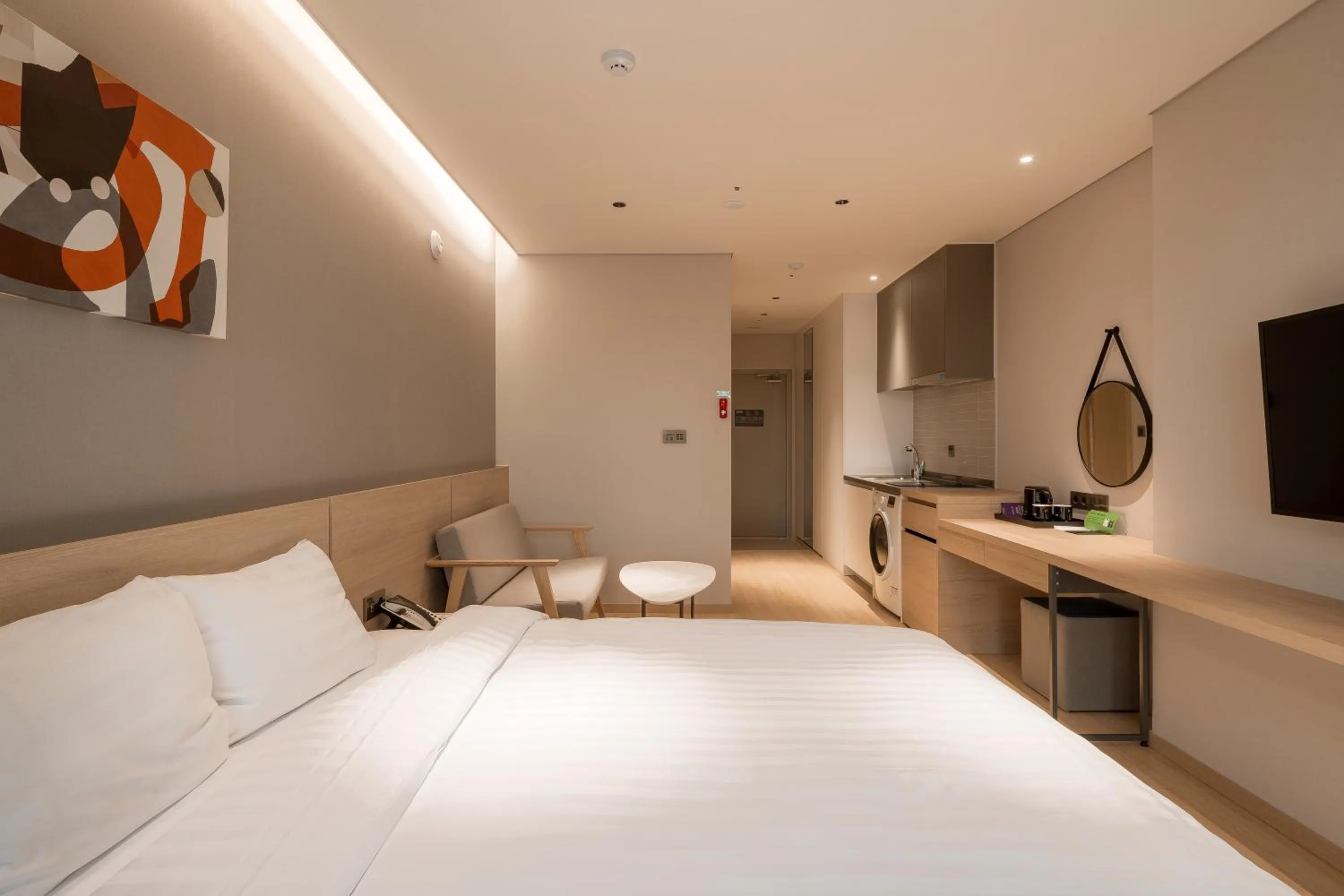 Photo of the whole room, Bed in Chestertons Sokcho