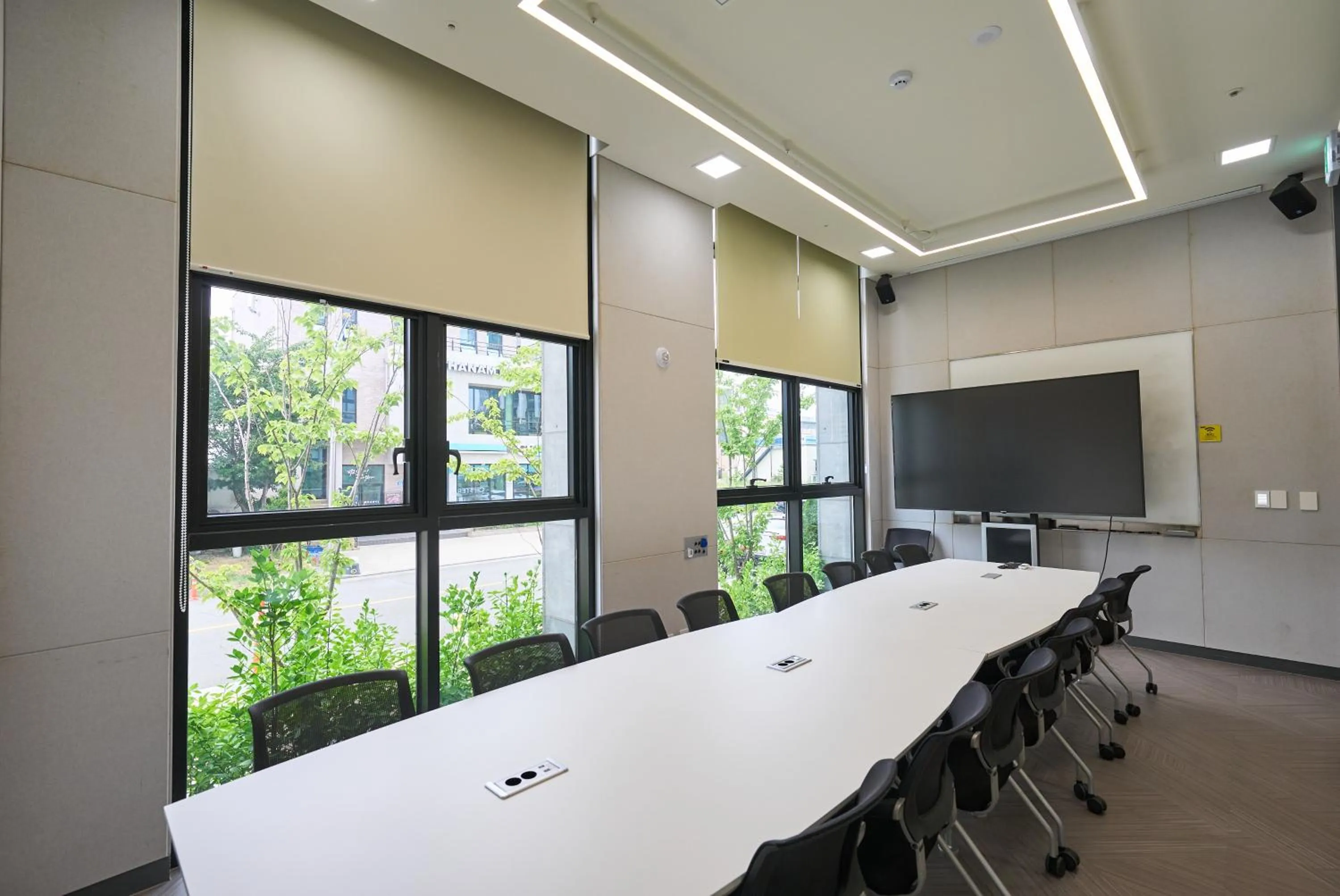 Business facilities in Chestertons Sokcho