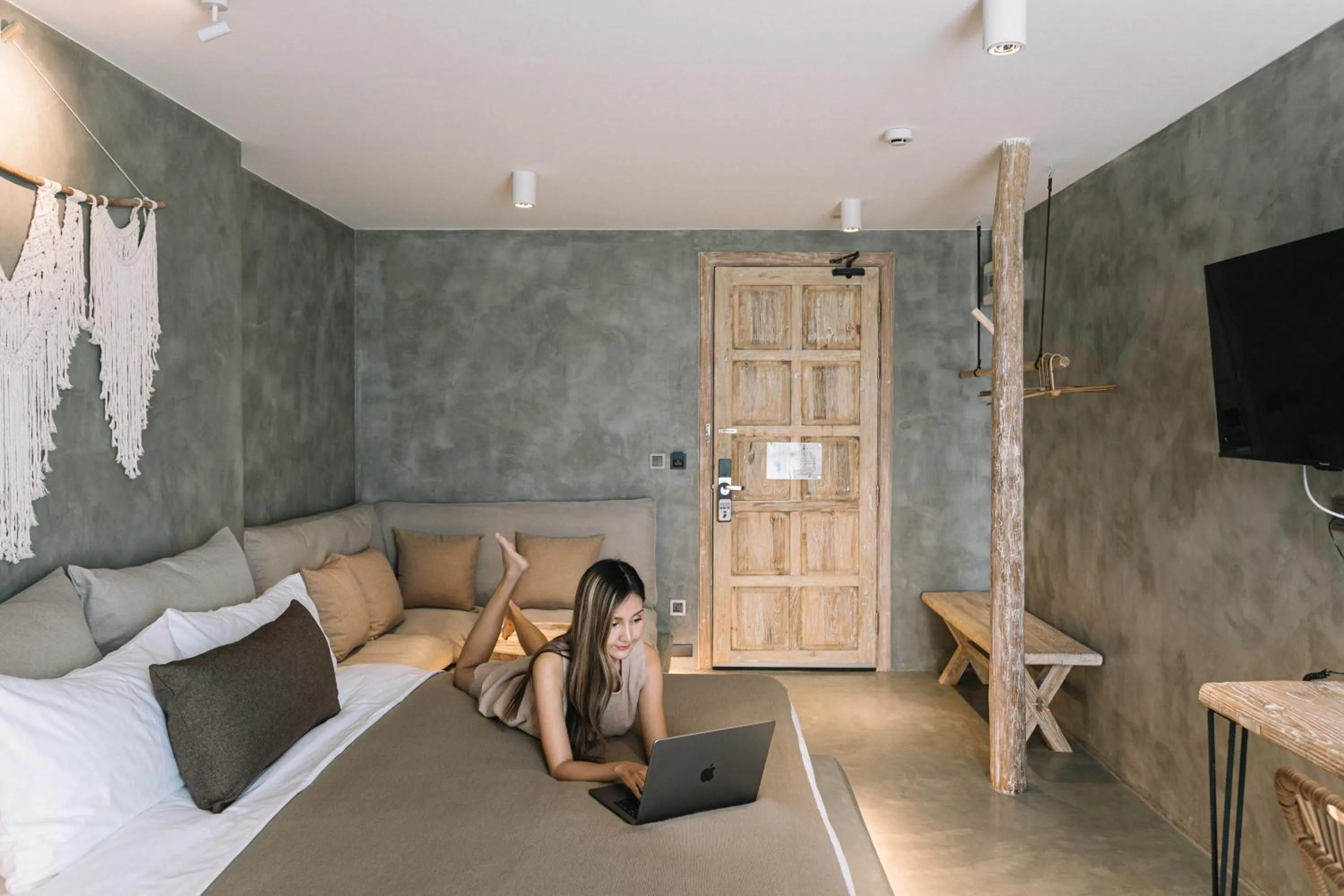 People in Glory Wabi Sabi Hotel 清迈古城荣耀侘寂酒店