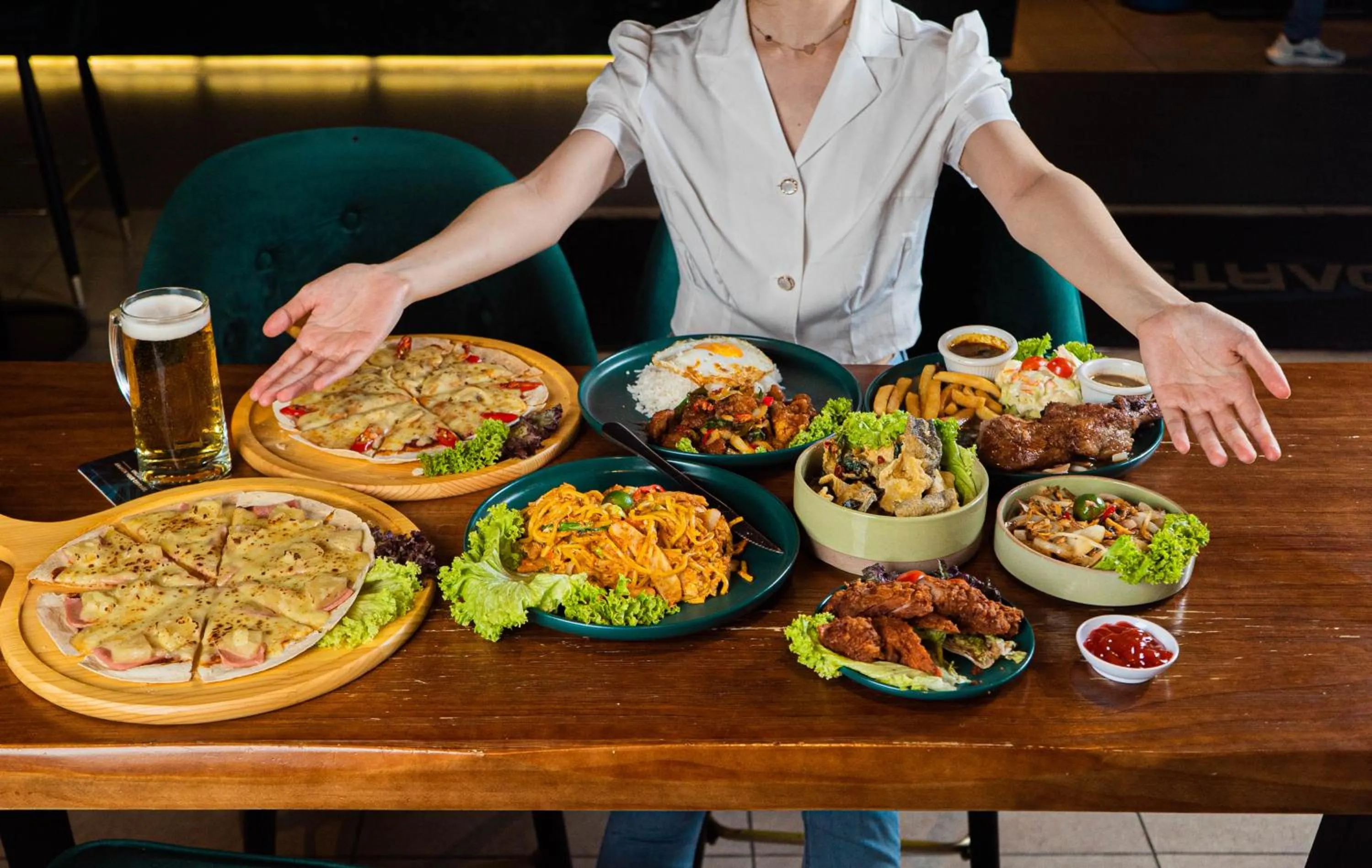 Restaurant/places to eat in Cel Hotel