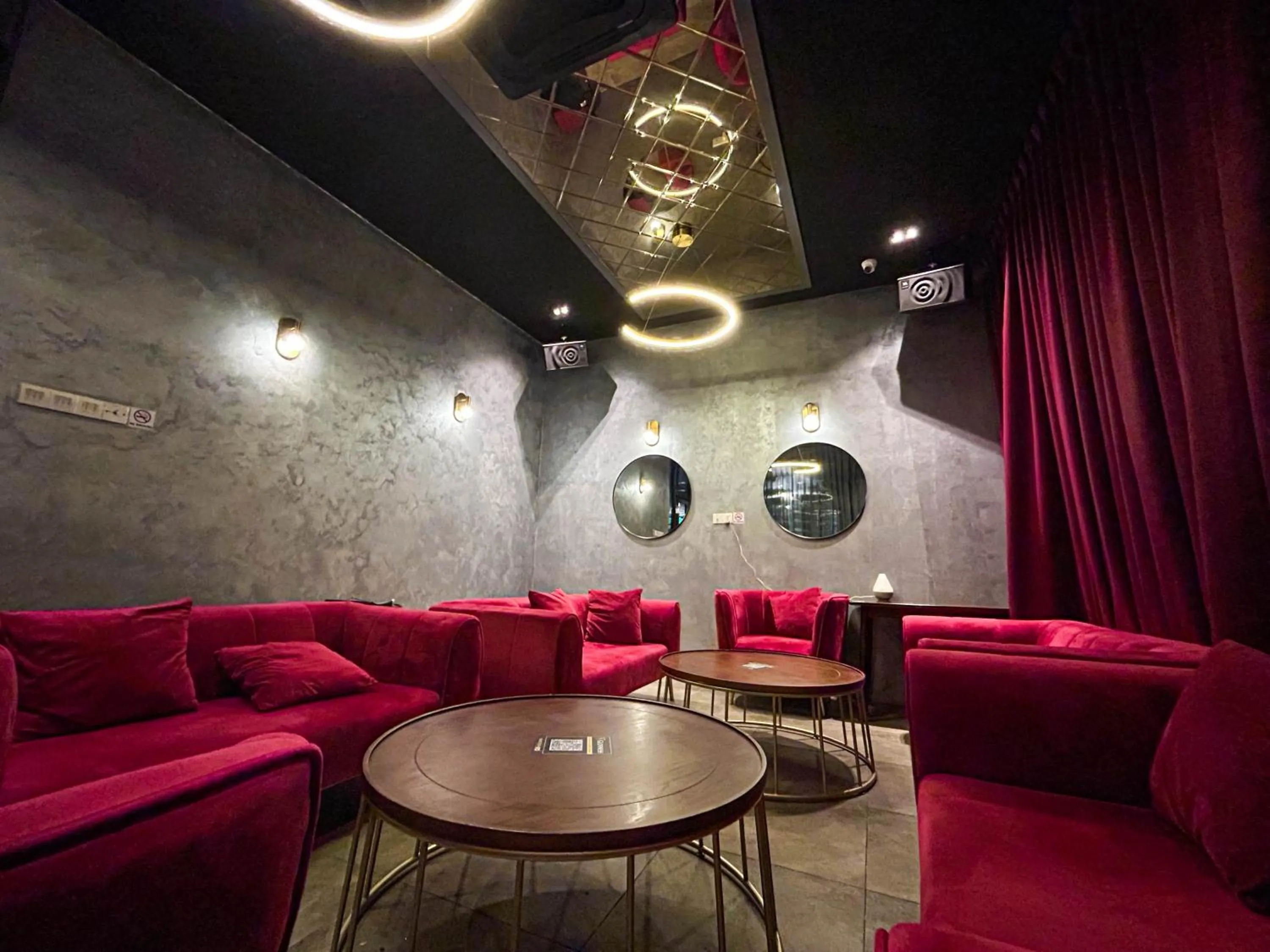 Restaurant/places to eat in Cel Hotel