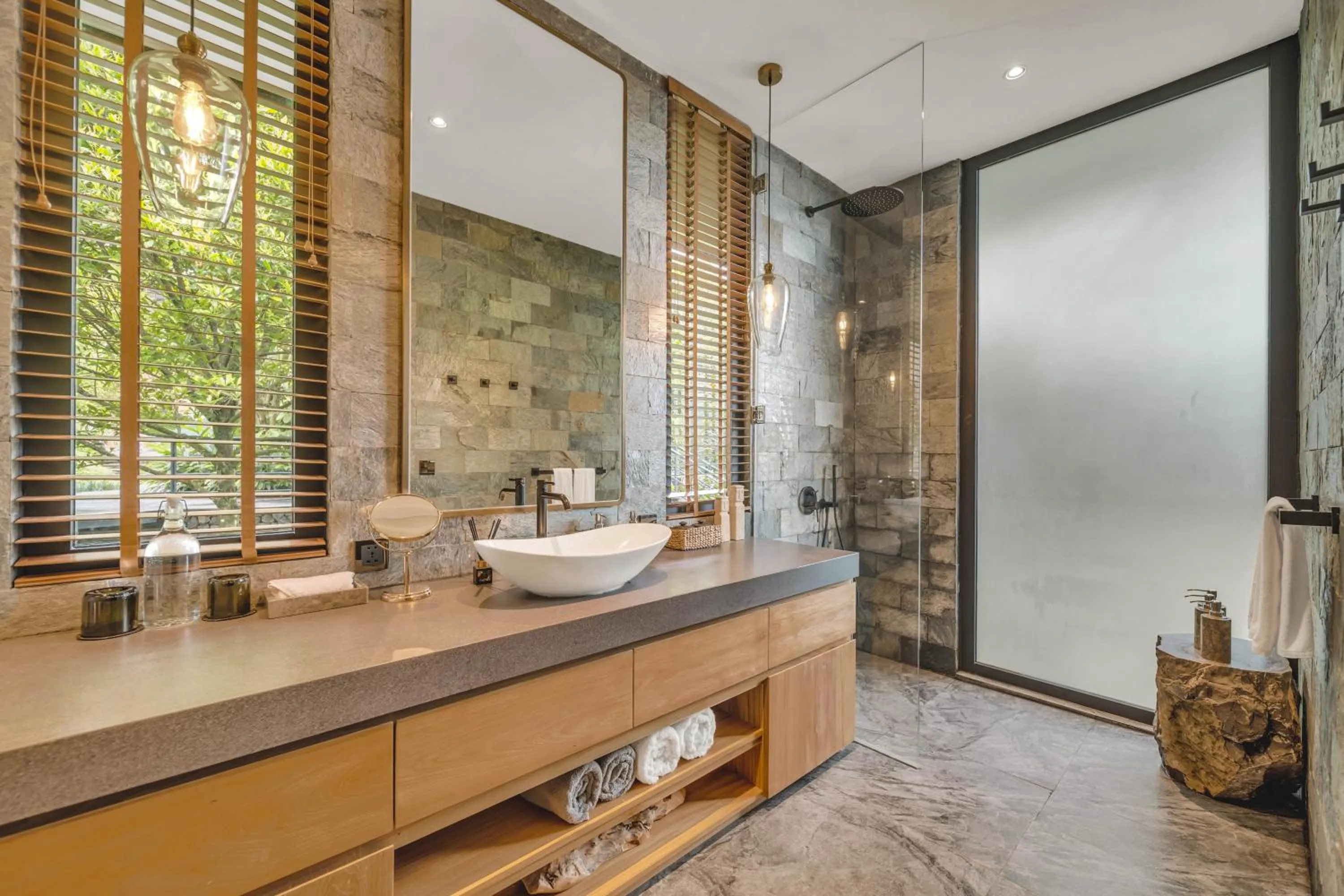 Bathroom in Munduk Cabins