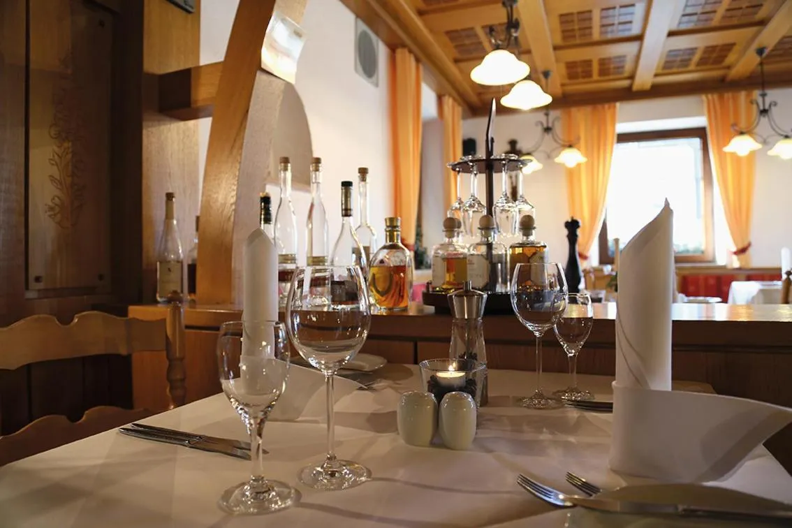 Restaurant/places to eat in Trip Inn Landhotel Krone