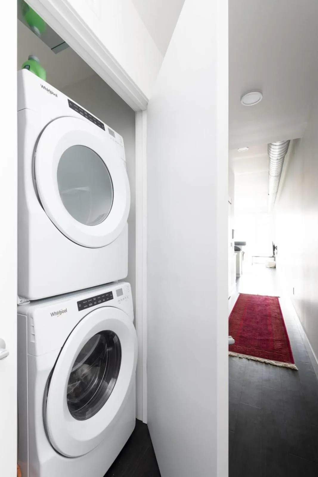 Modern 1BR Apt with Rooftop, Gym, and Parking