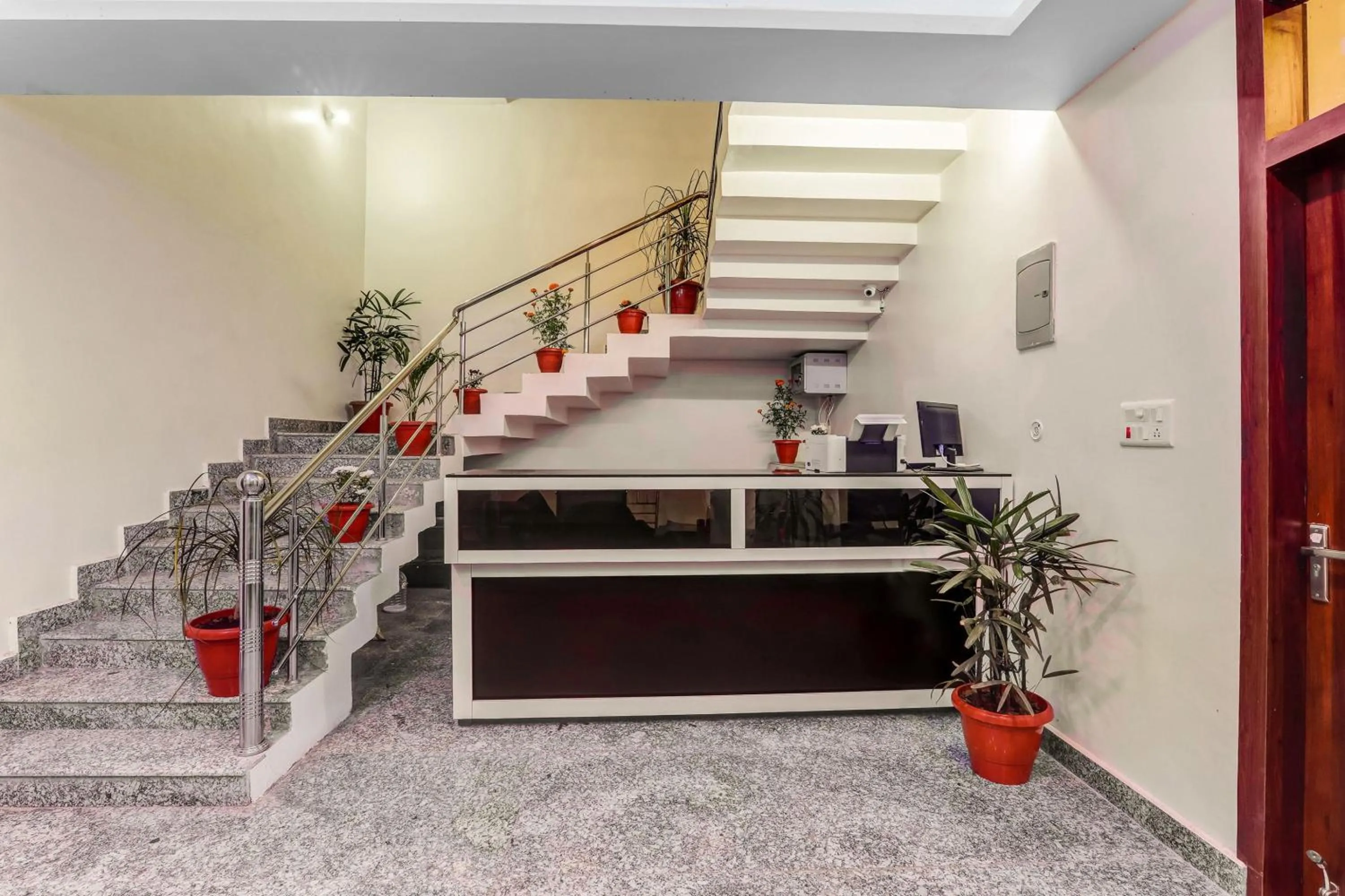 Lobby or reception in Collection O Yamuna Palace Near Gomti Riverfront Park