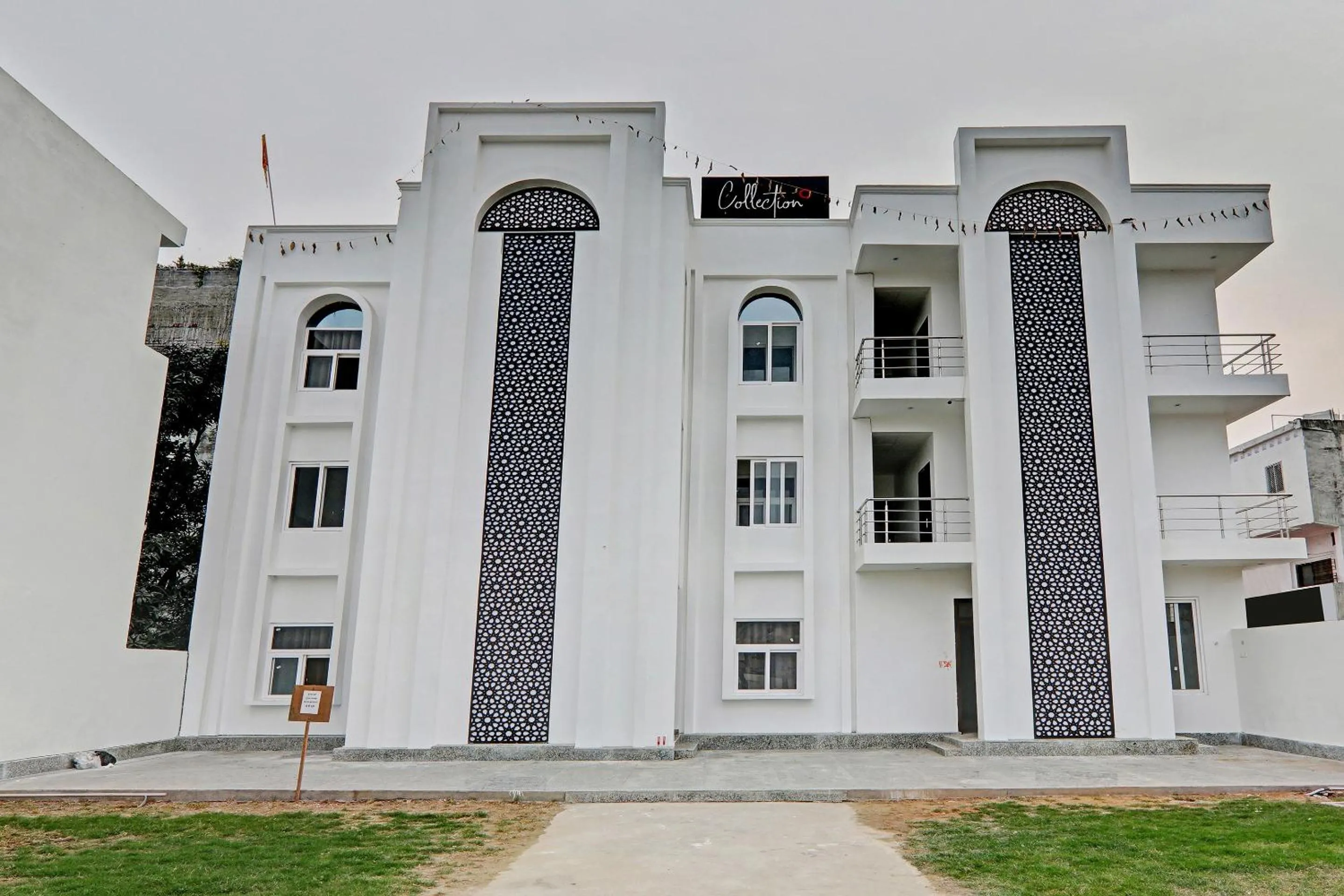 Facade/entrance in Collection O Yamuna Palace Near Gomti Riverfront Park