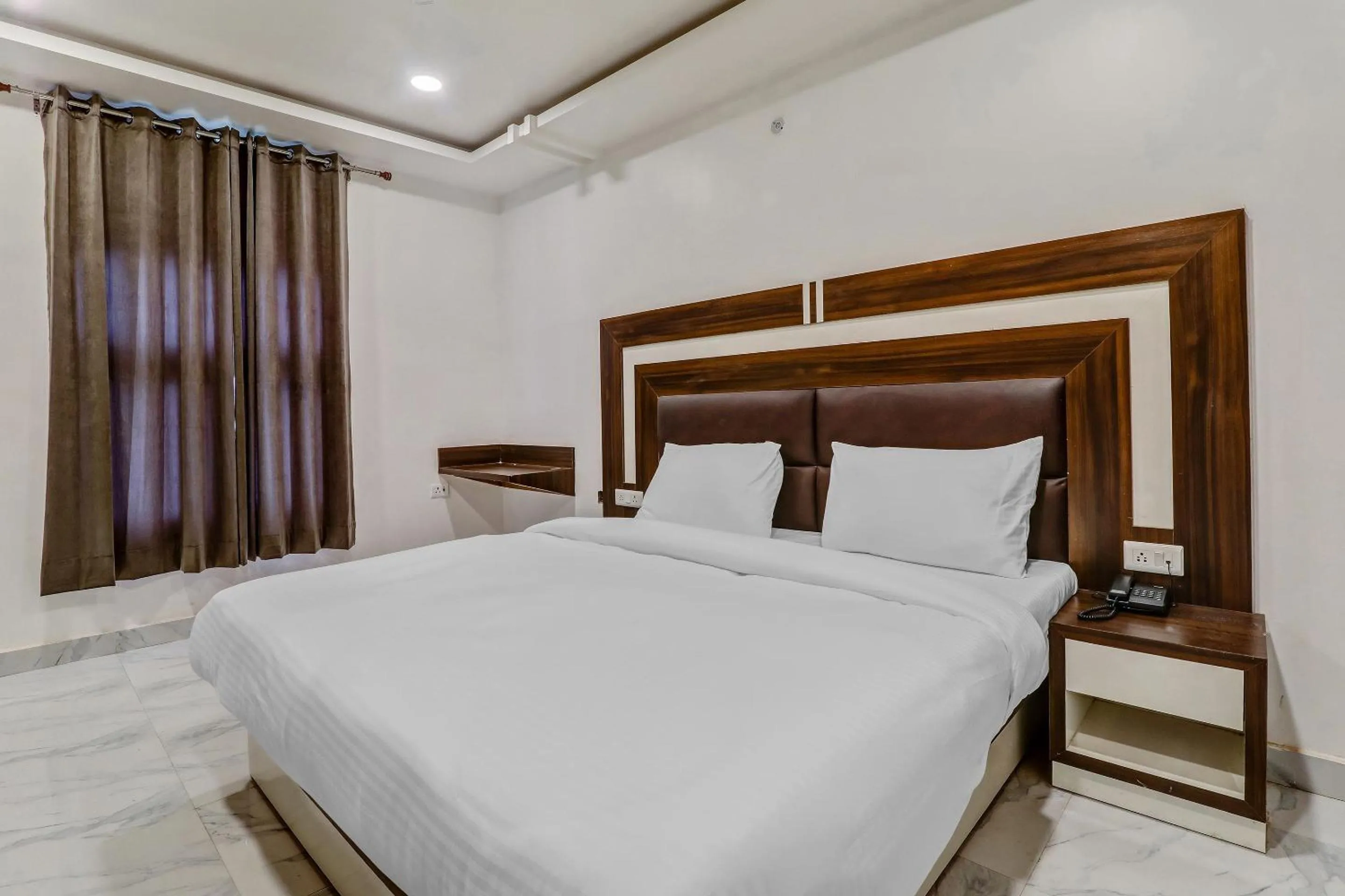 Bedroom, Bed in Super Collection O Yamuna Palace Near Gomti Riverfront Park