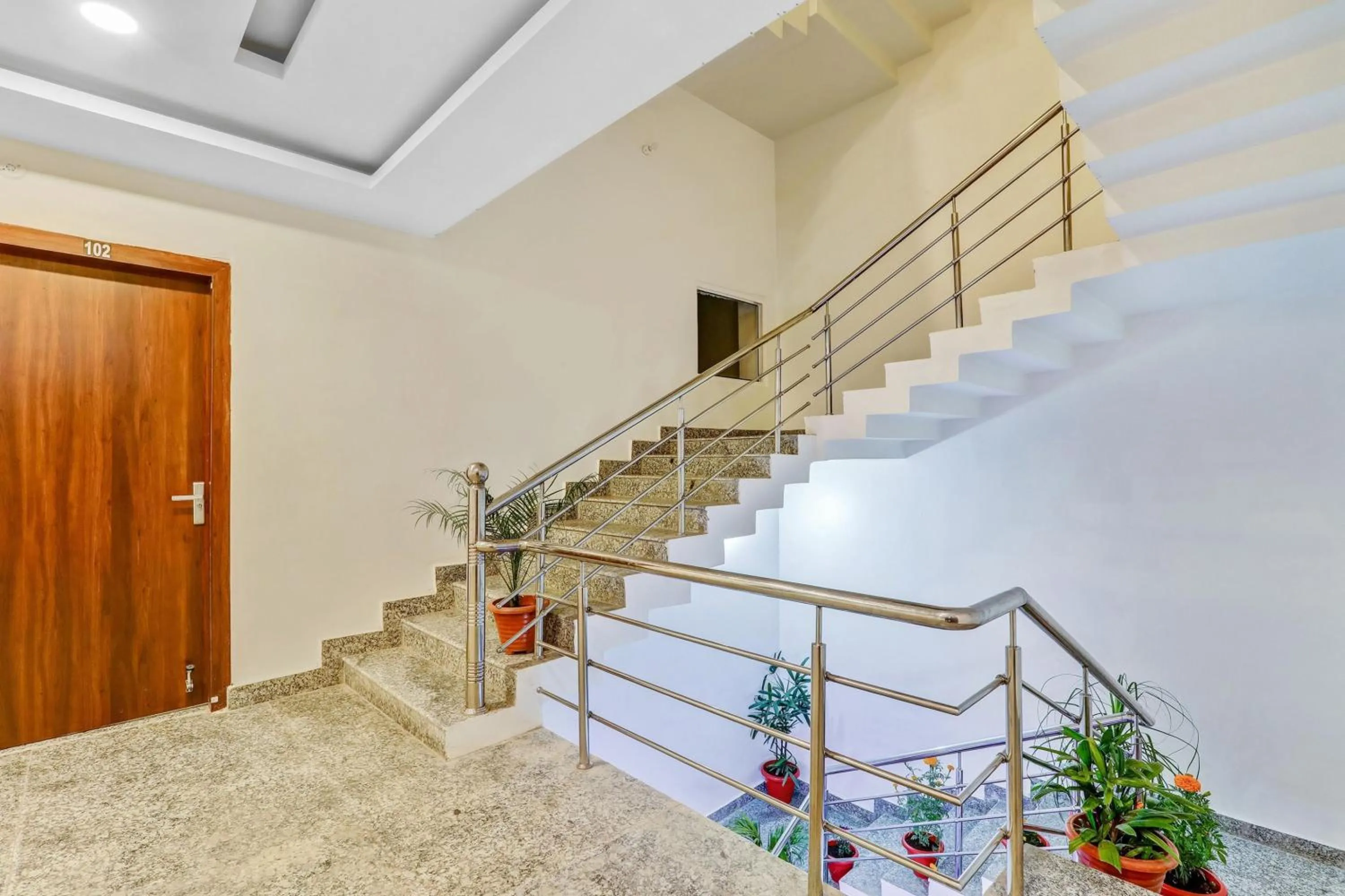 Lobby or reception in Collection O Yamuna Palace Near Gomti Riverfront Park