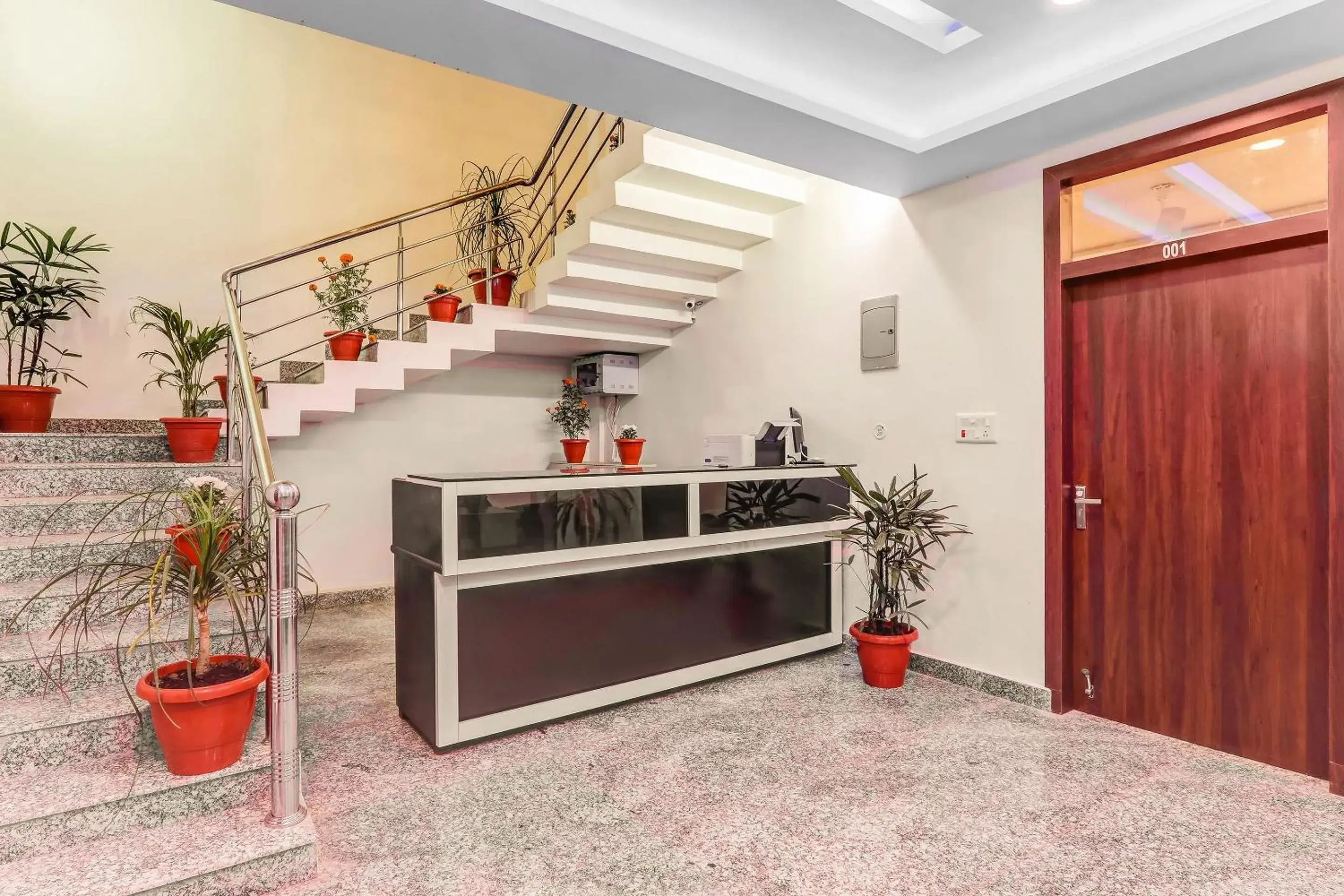 Lobby or reception in Super Collection O Yamuna Palace Near Gomti Riverfront Park Lobby or reception in Super Collection O Yamuna Palace Near Gomti Riverfront Park