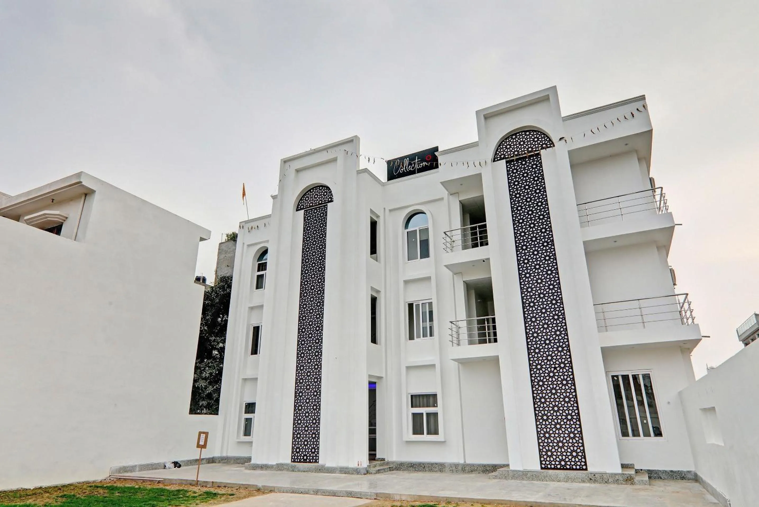 Facade/entrance in Super Collection O Yamuna Palace Near Gomti Riverfront Park