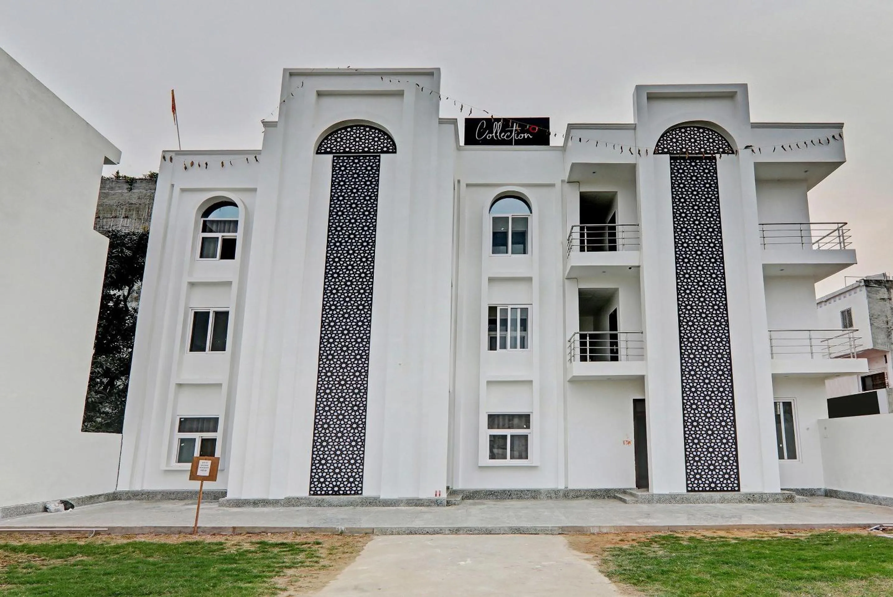 Facade/entrance in Collection O Yamuna Palace Near Gomti Riverfront Park