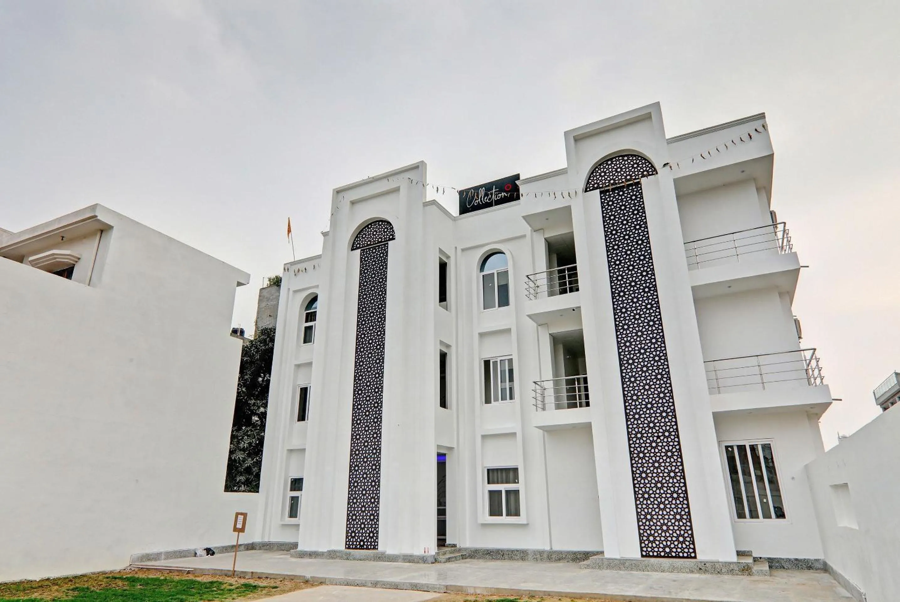 Facade/entrance in Collection O Yamuna Palace Near Gomti Riverfront Park