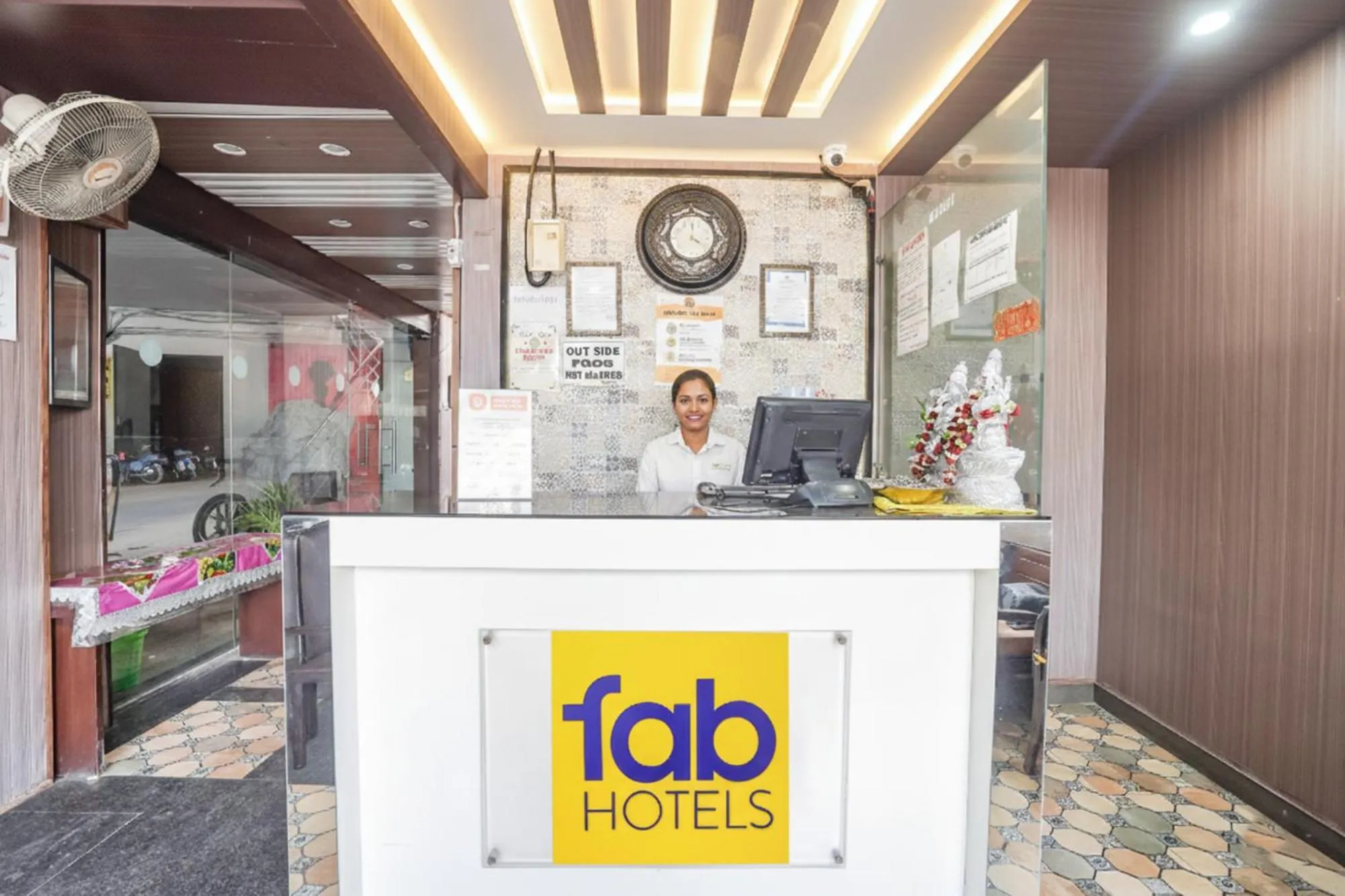 Lobby or reception in FabHotel Krishna Heights