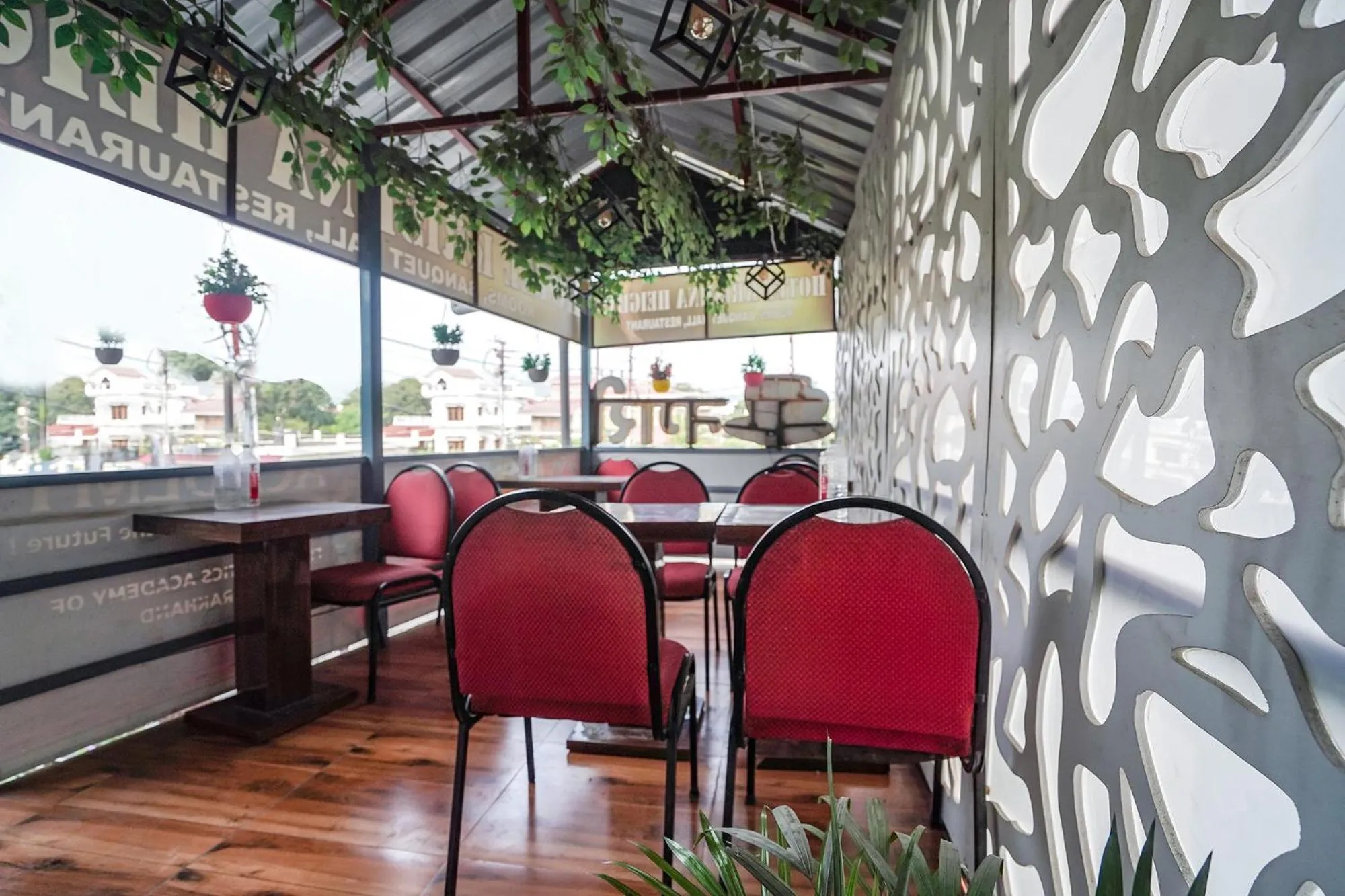 Restaurant/places to eat in FabHotel Krishna Heights